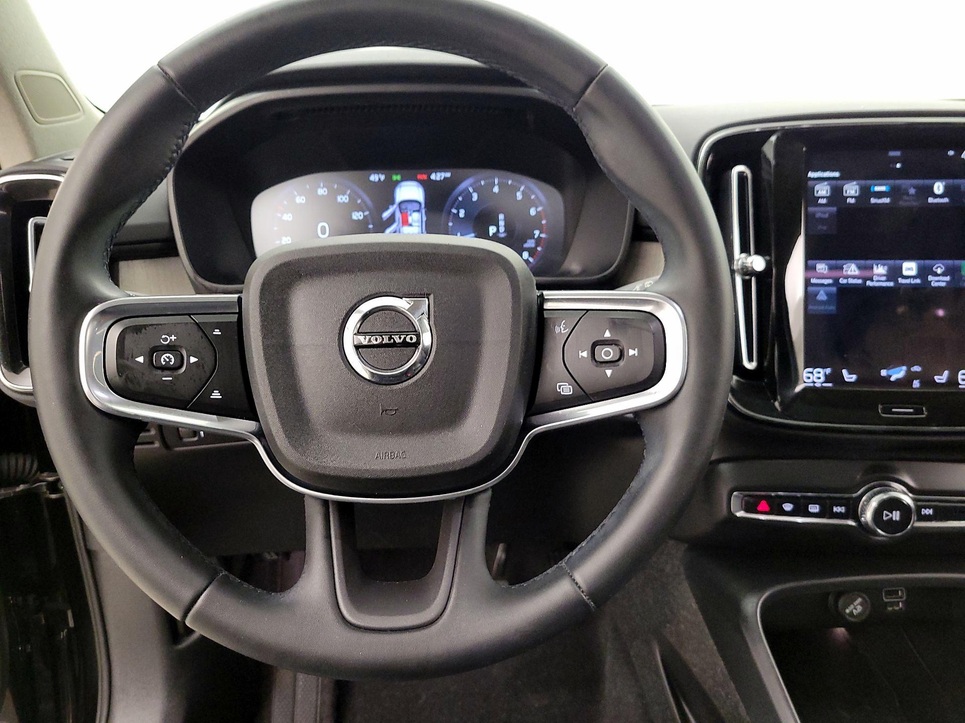 Thumbnail: 2022 Volvo XC40 - 10