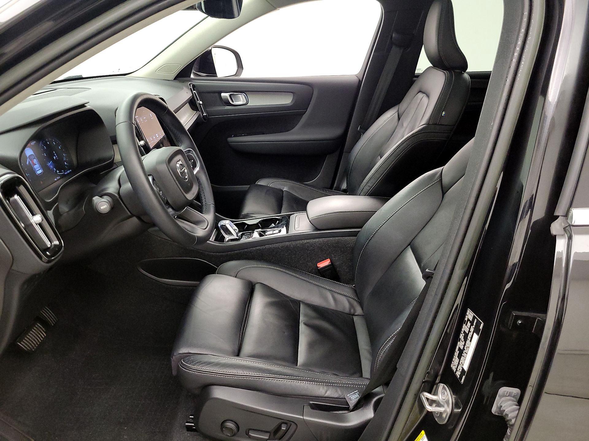 Thumbnail: 2022 Volvo XC40 - 11