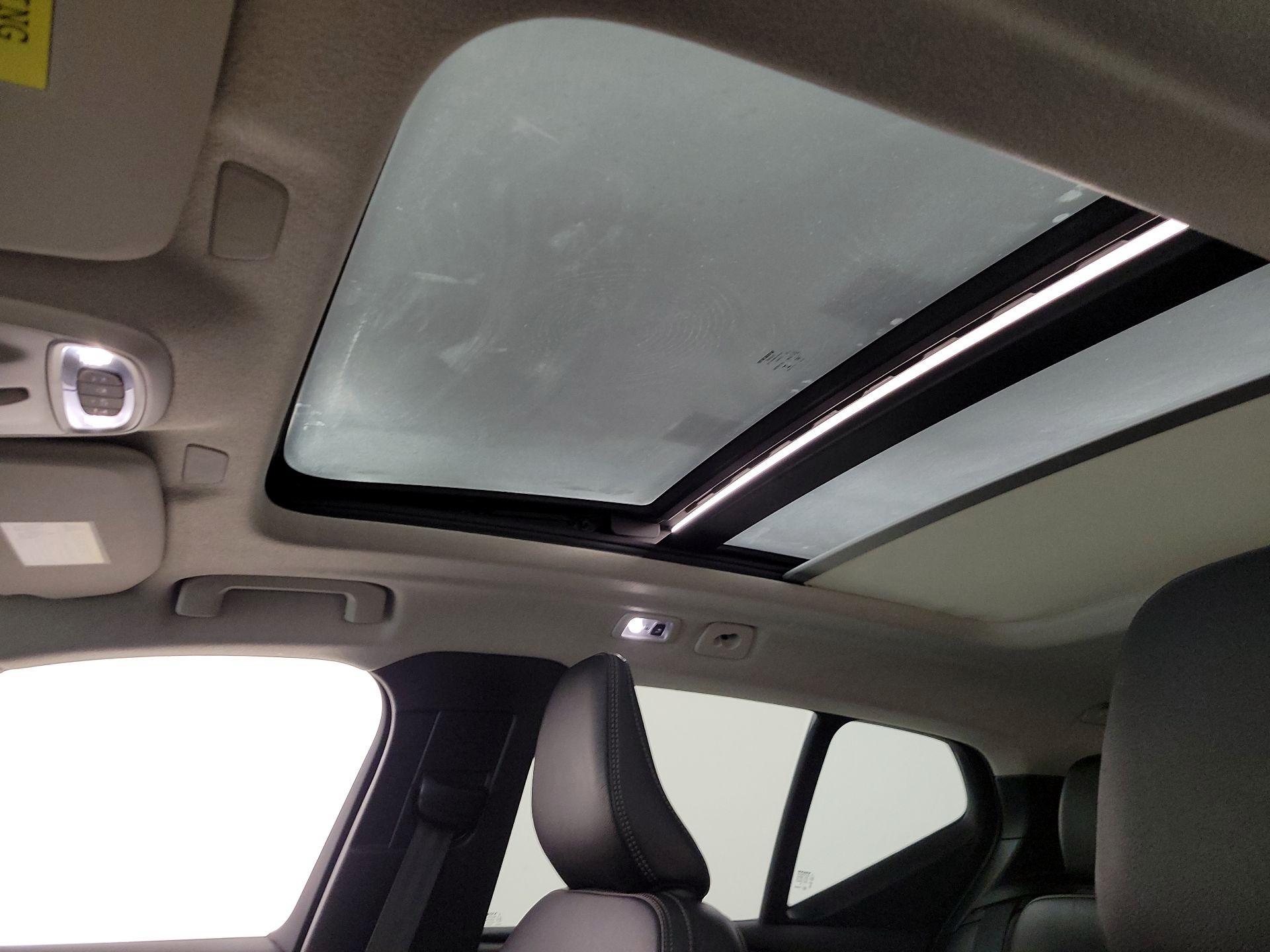 Thumbnail: 2022 Volvo XC40 - 19