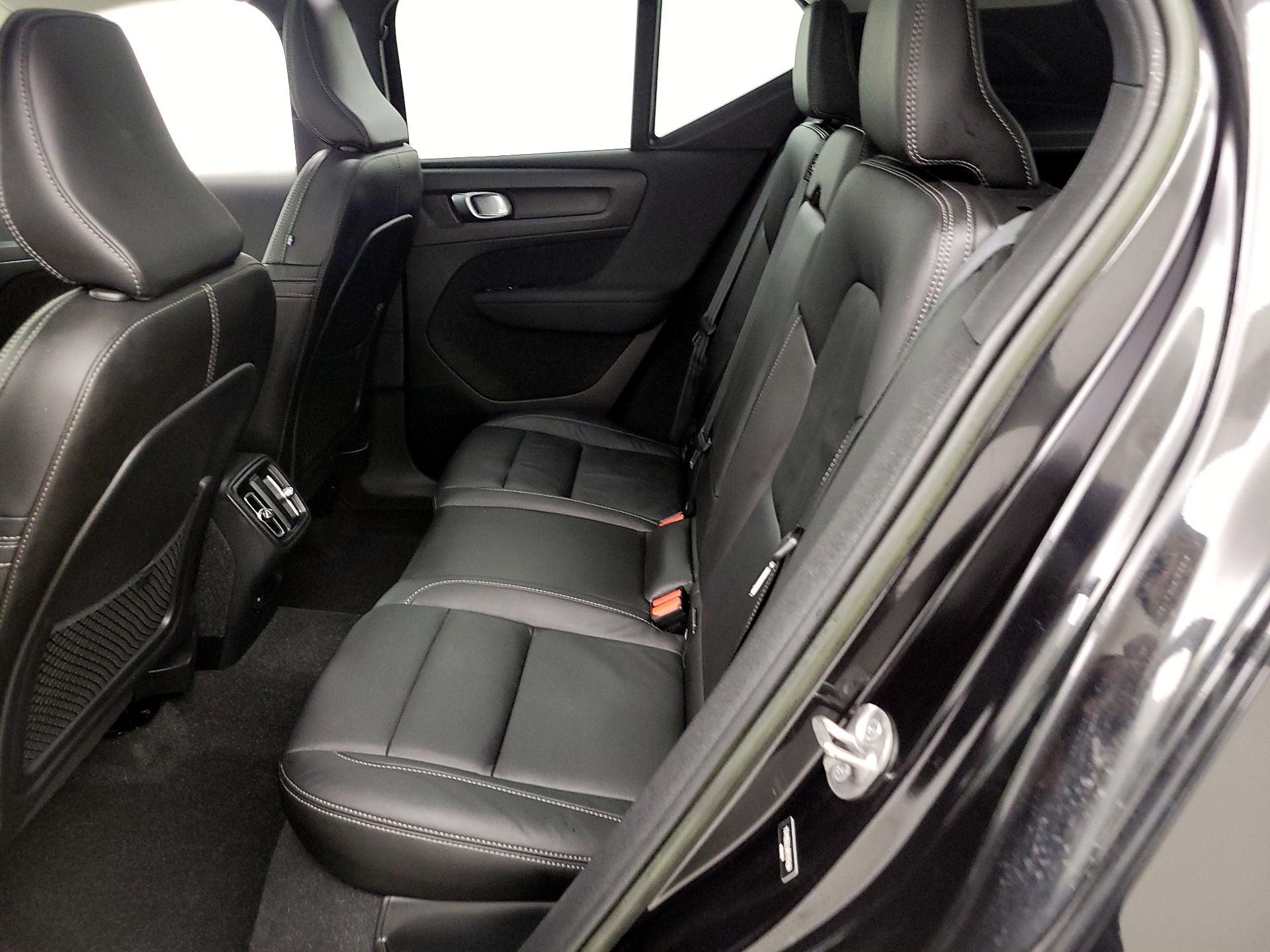 Thumbnail: 2022 Volvo XC40 - 20