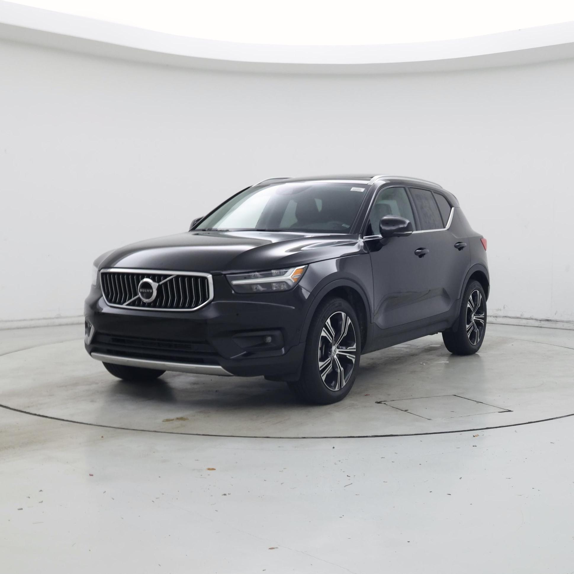 Thumbnail: 2022 Volvo XC40 - 4