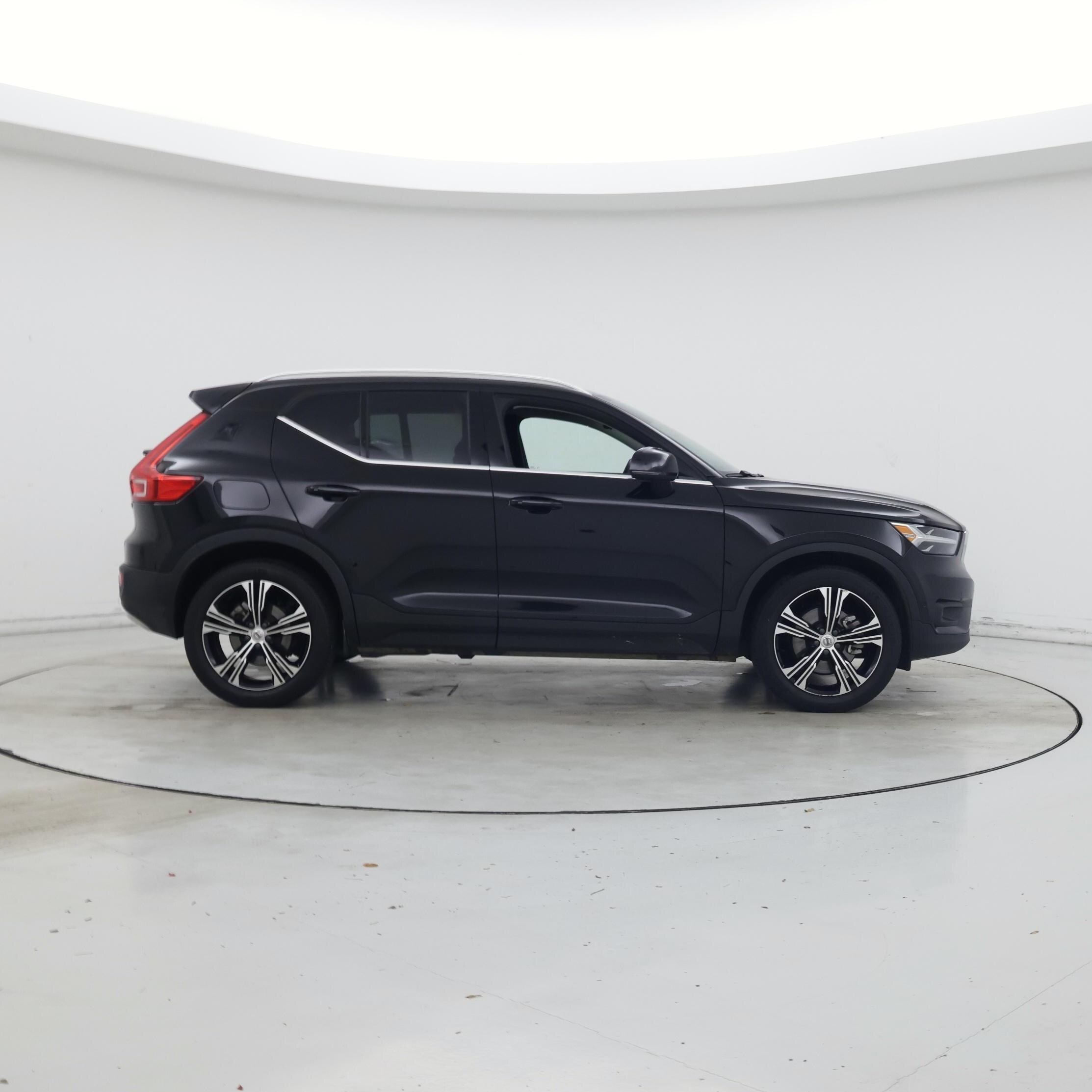 Thumbnail: 2022 Volvo XC40 - 7