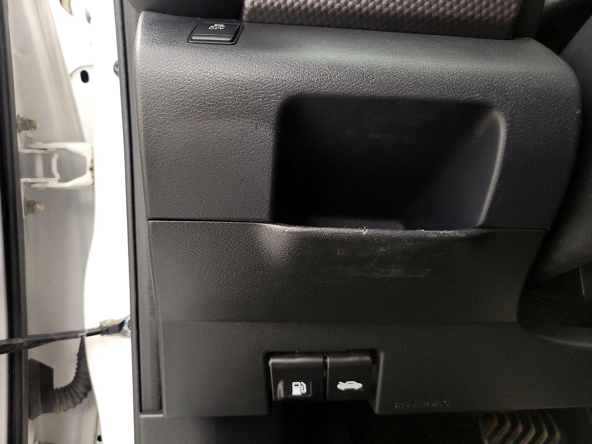 Thumbnail: 2018 Nissan Kicks - 13