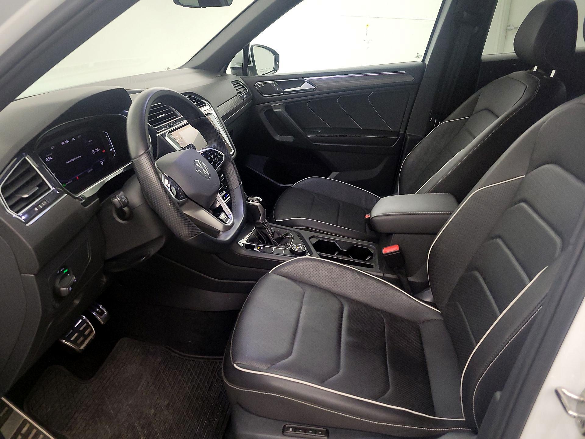 Thumbnail: 2022 Volkswagen Tiguan - 11