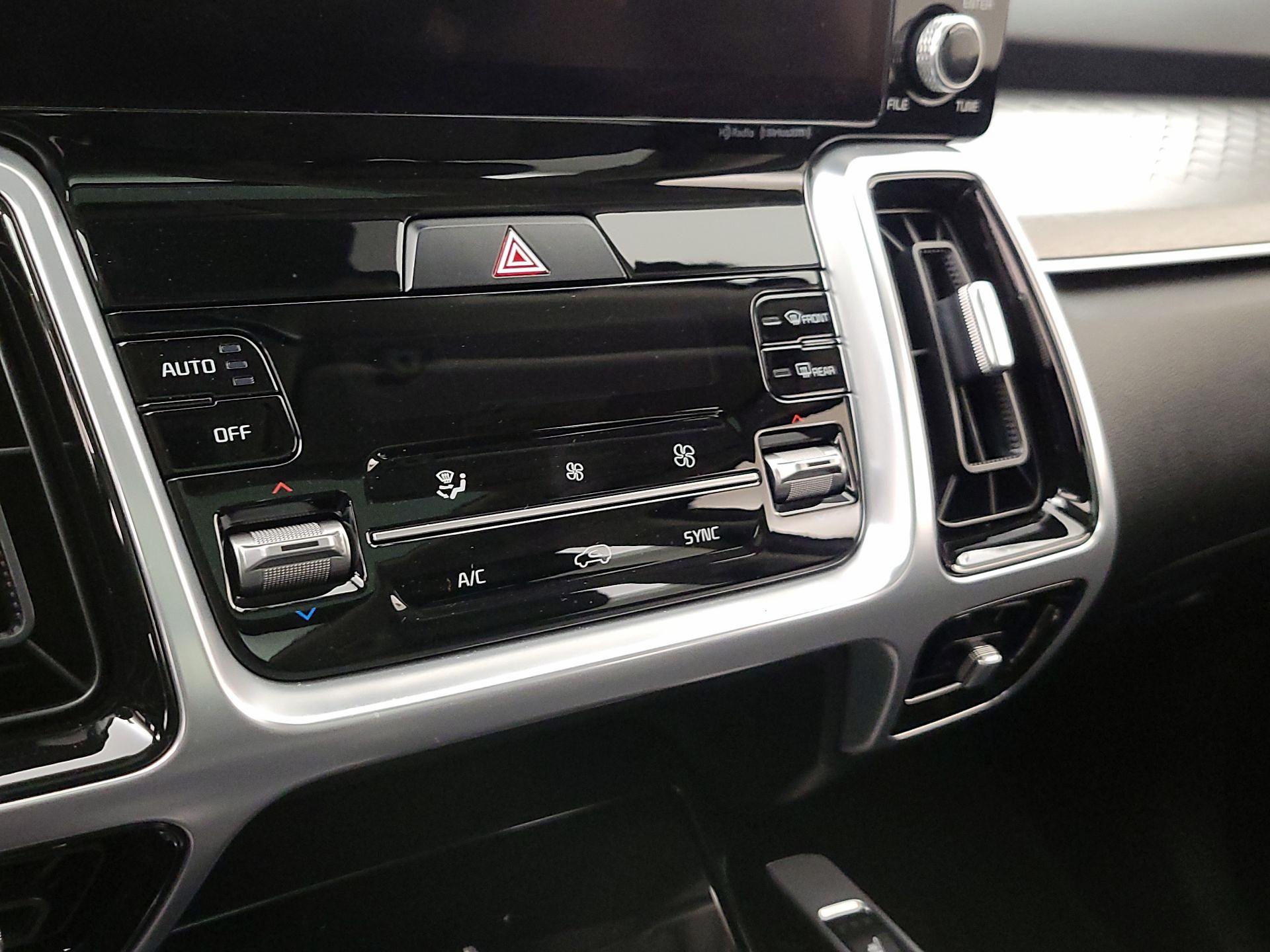 Thumbnail: 2022 Kia Sorento - 17