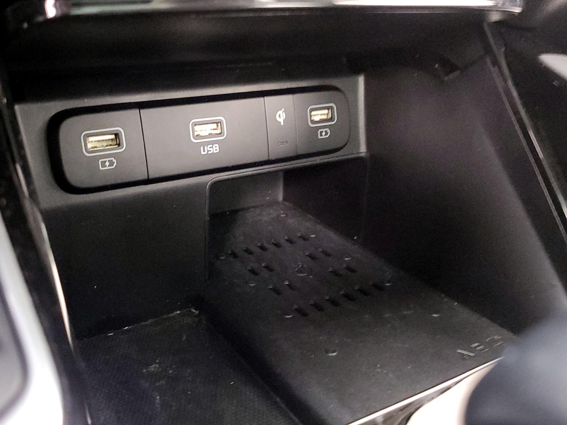 Thumbnail: 2022 Kia Sorento - 19