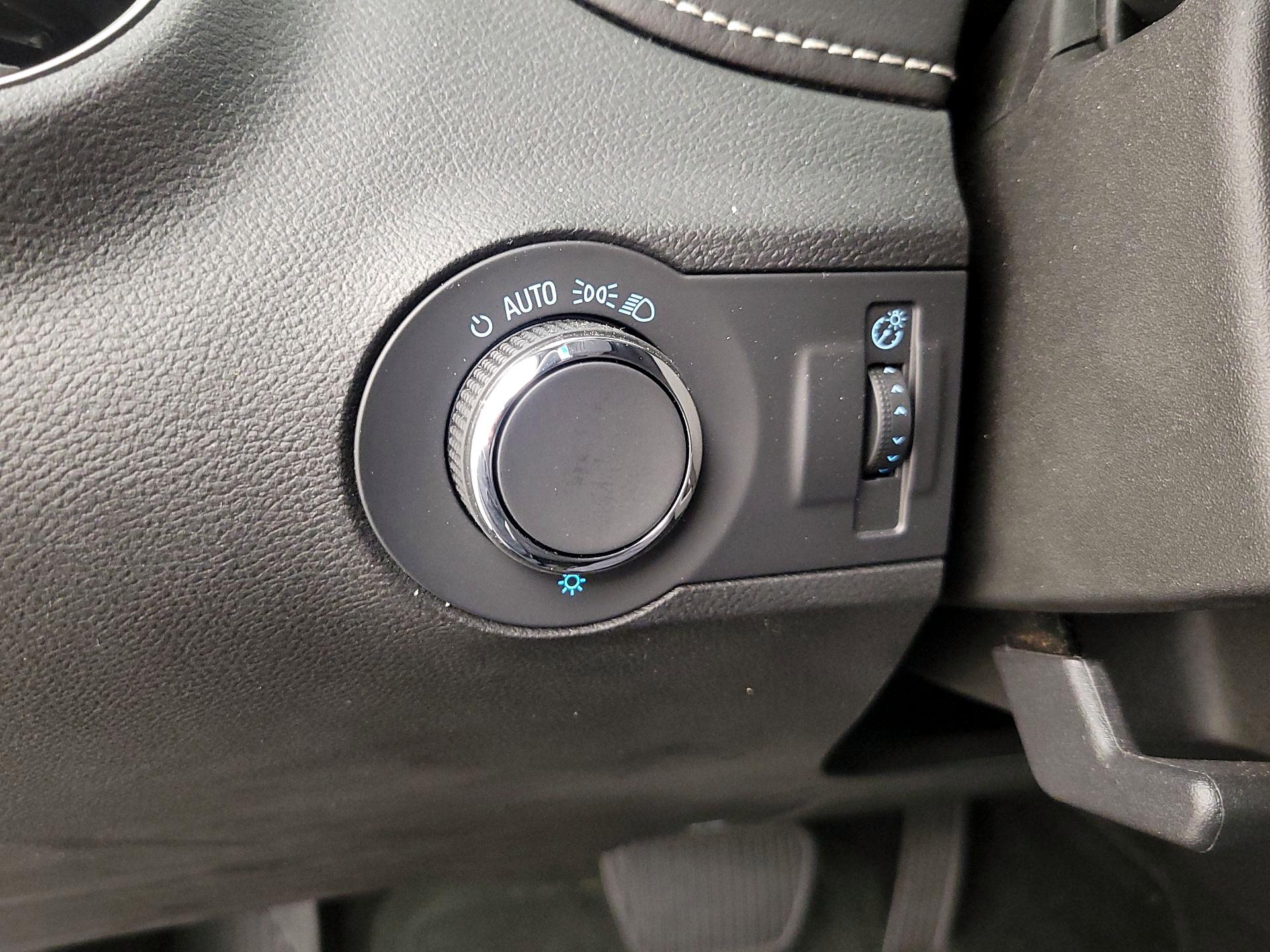 Thumbnail: 2015 Chevrolet Camaro - 13