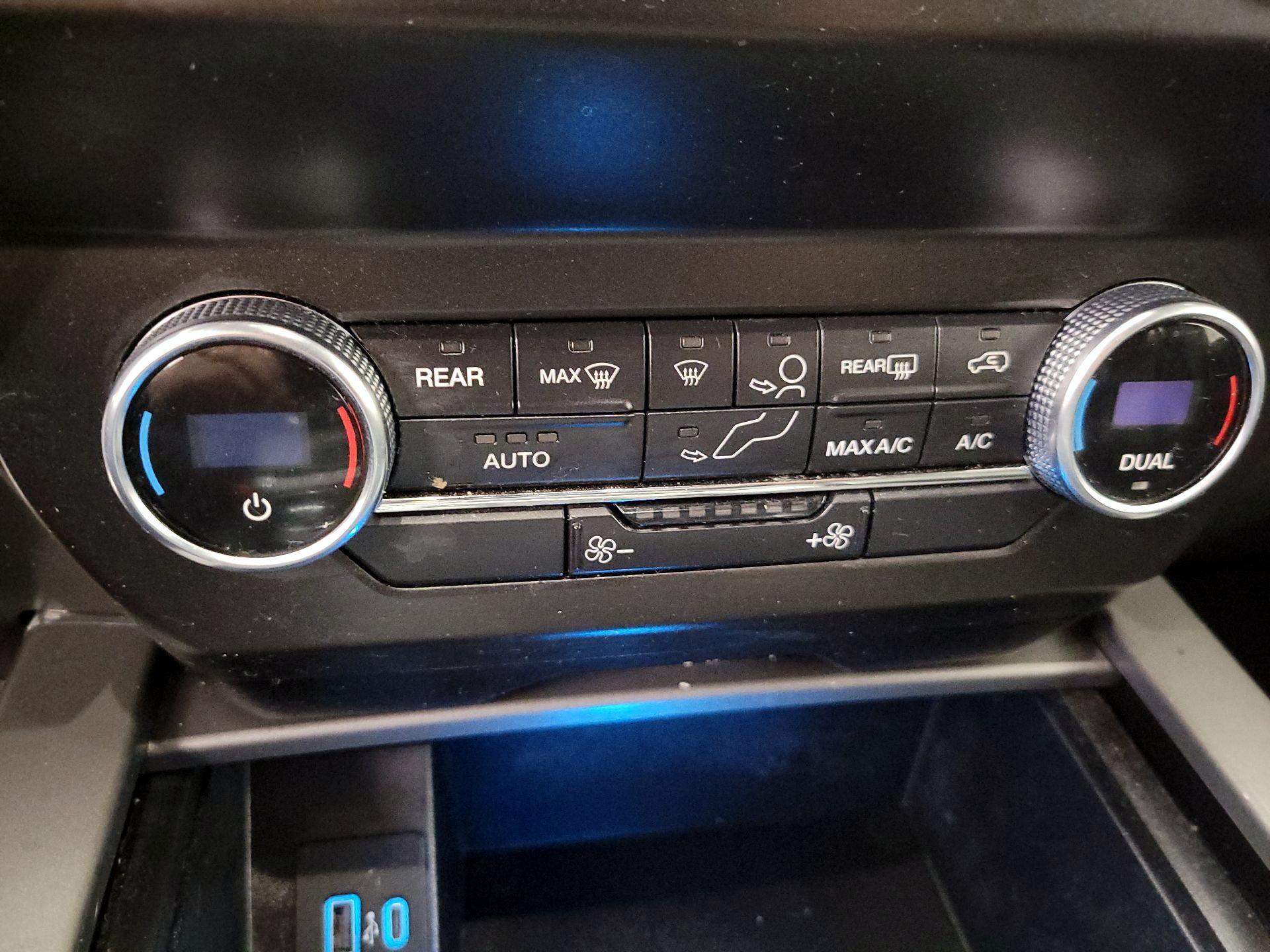 Thumbnail: 2020 Ford Expedition - 16