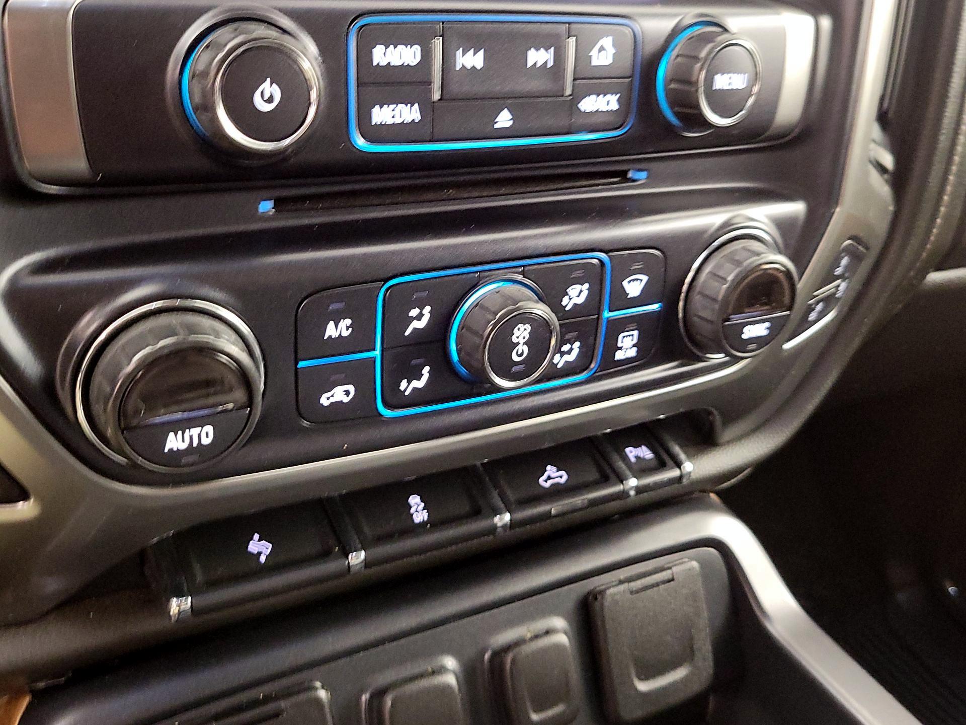 Thumbnail: 2016 Chevrolet Silverado 1500 - 17