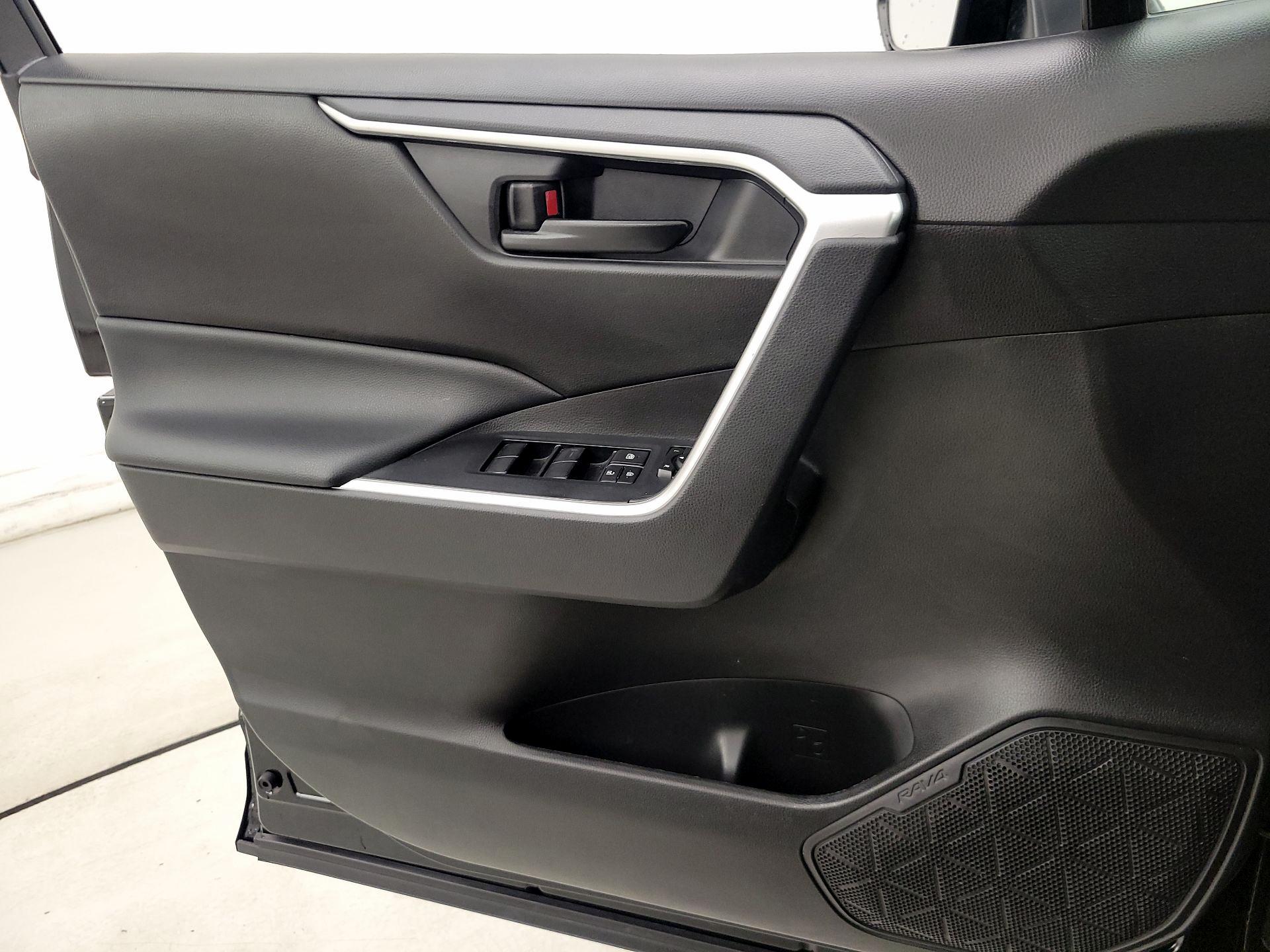 Thumbnail: 2022 Toyota RAV4 - 12