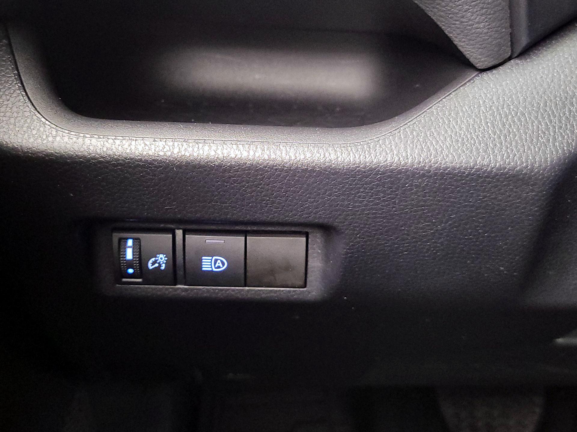 Thumbnail: 2022 Toyota RAV4 - 13