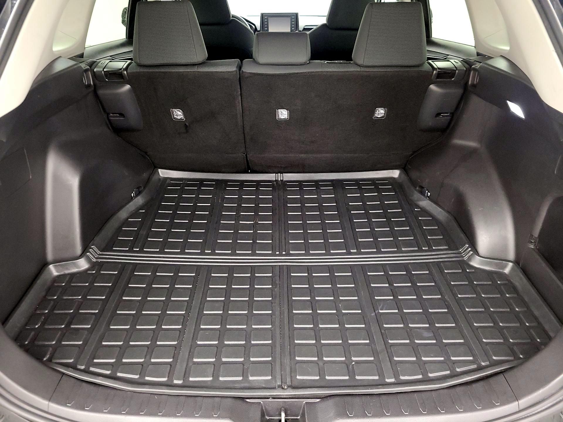 Thumbnail: 2022 Toyota RAV4 - 20