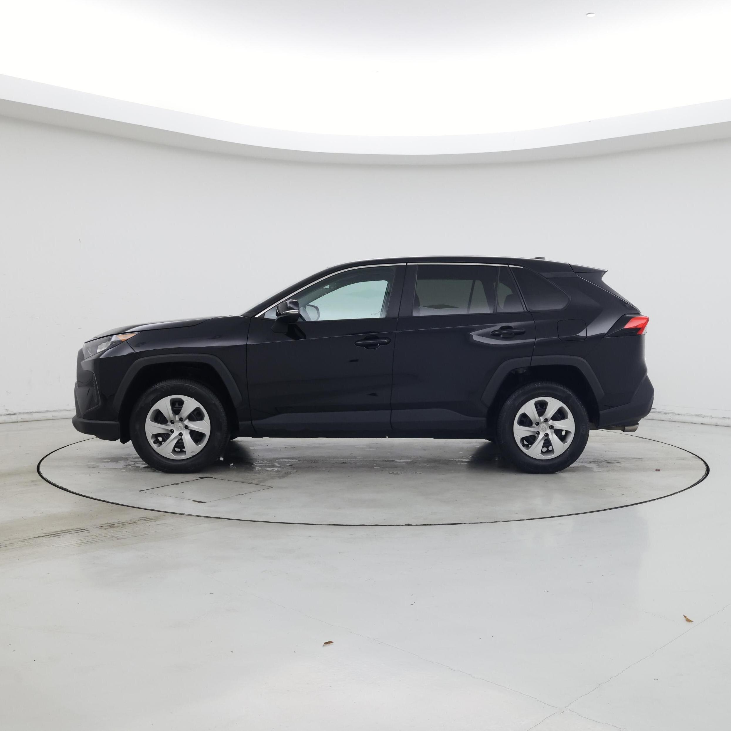 Thumbnail: 2022 Toyota RAV4 - 3