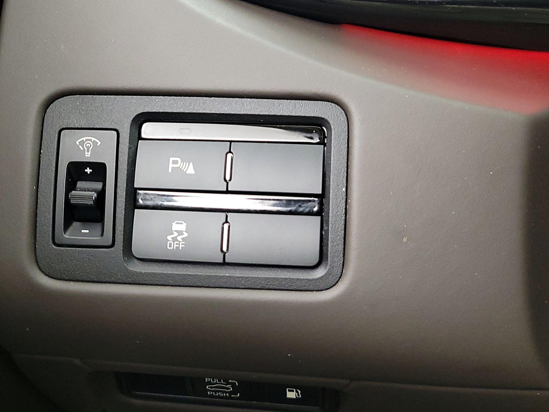 Thumbnail: 2015 Kia K900 - 13