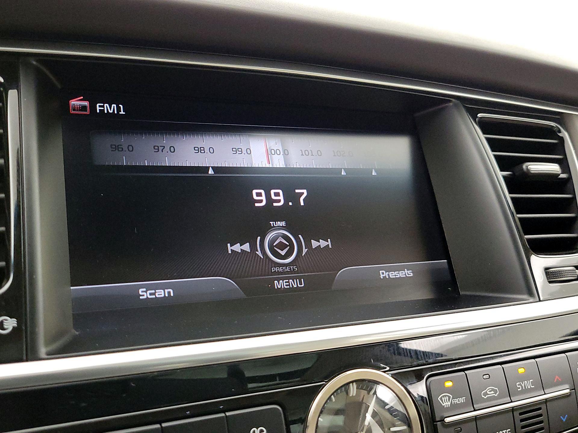 Thumbnail: 2015 Kia K900 - 16