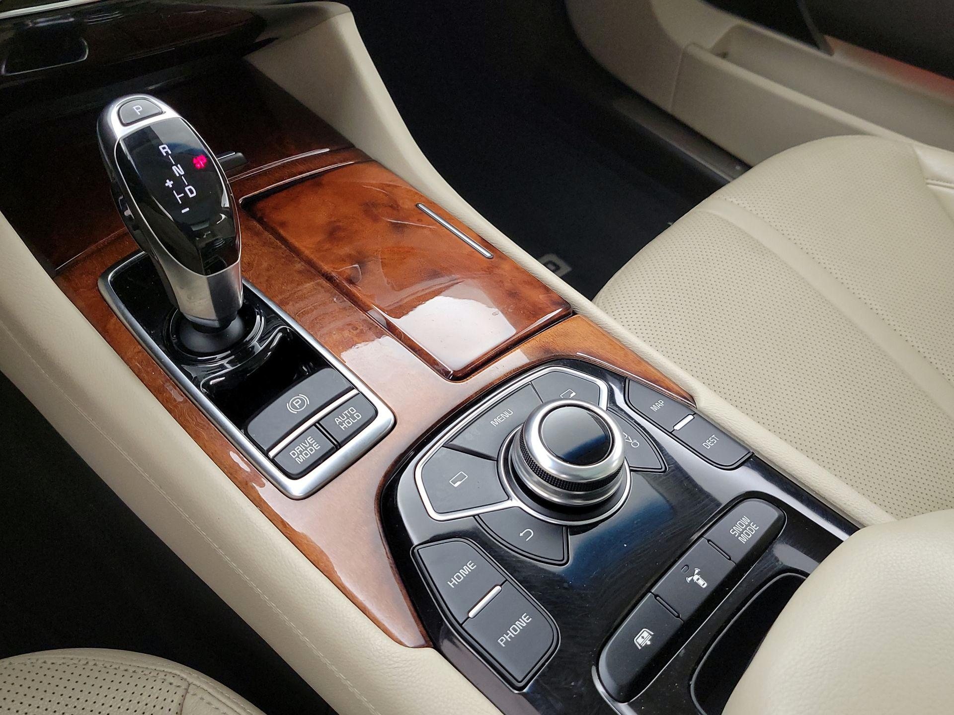 Thumbnail: 2015 Kia K900 - 18