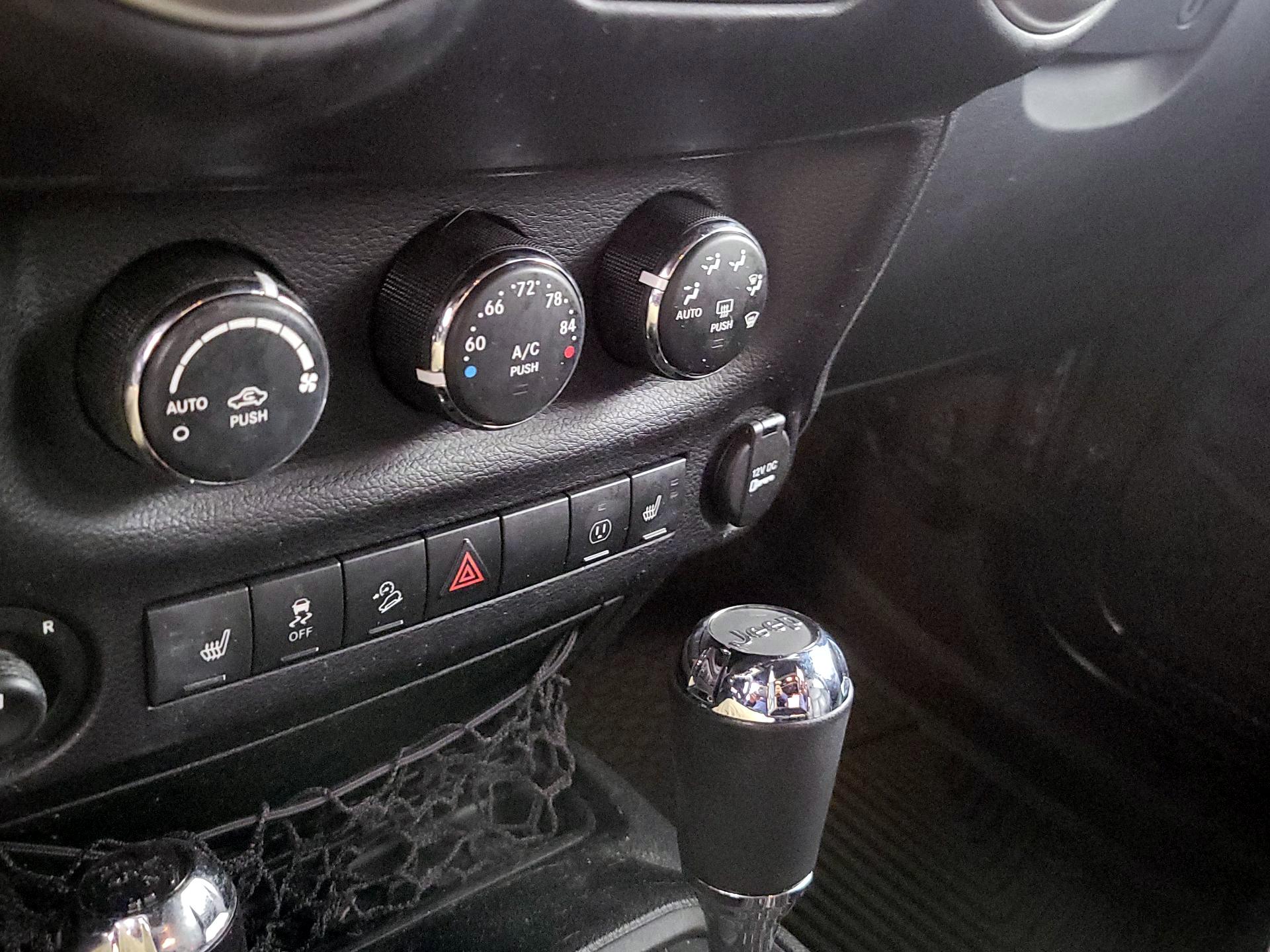 Thumbnail: 2016 Jeep Wrangler - 14