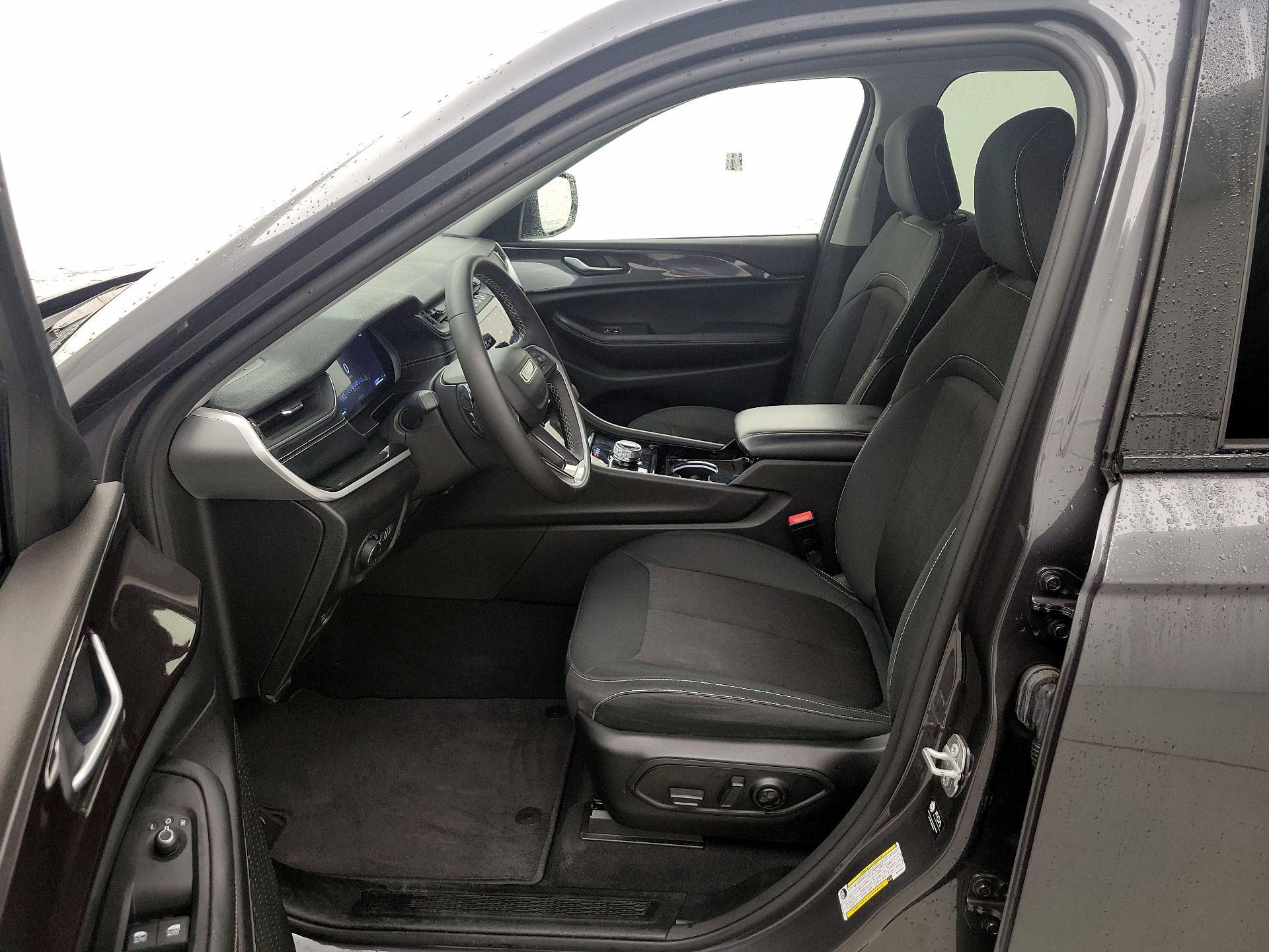 Thumbnail: 2022 Jeep Grand Cherokee - 11