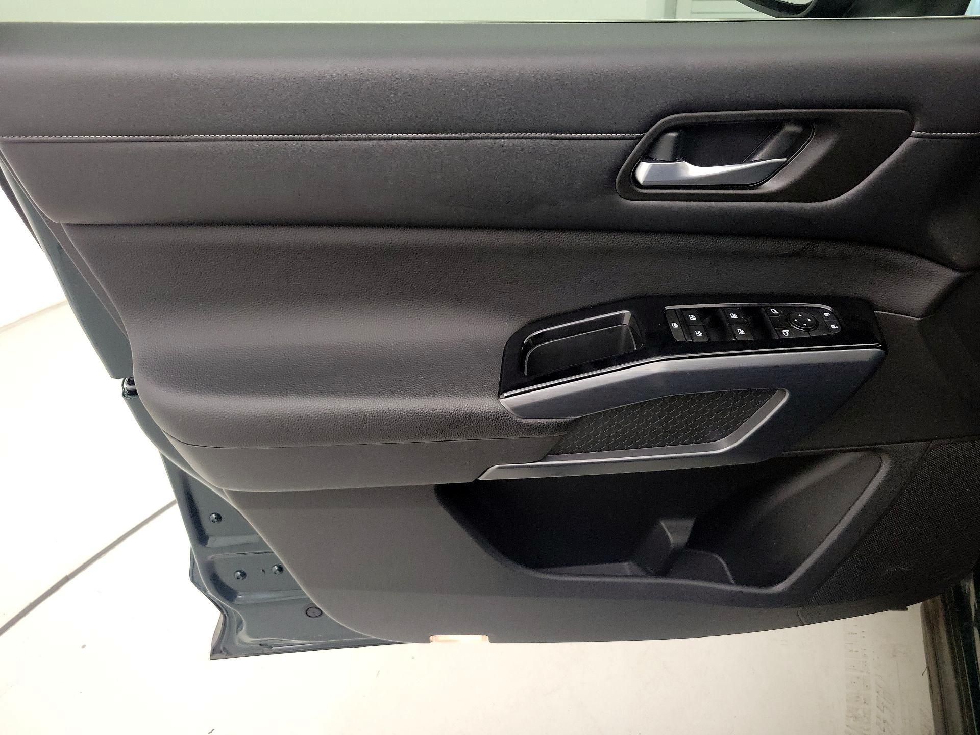 Thumbnail: 2022 Nissan Pathfinder - 12