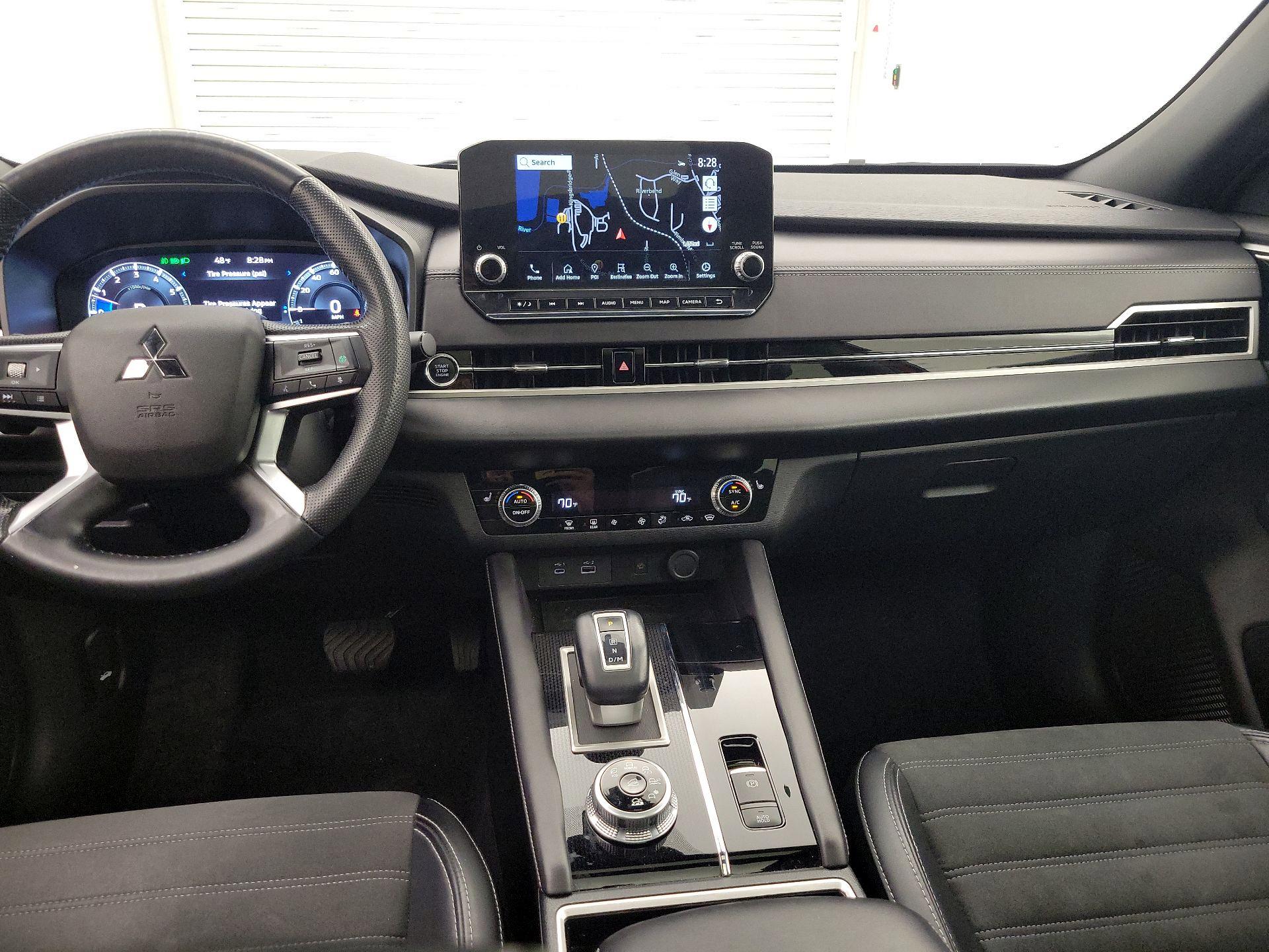 Thumbnail: 2024 Mitsubishi Outlander - 9