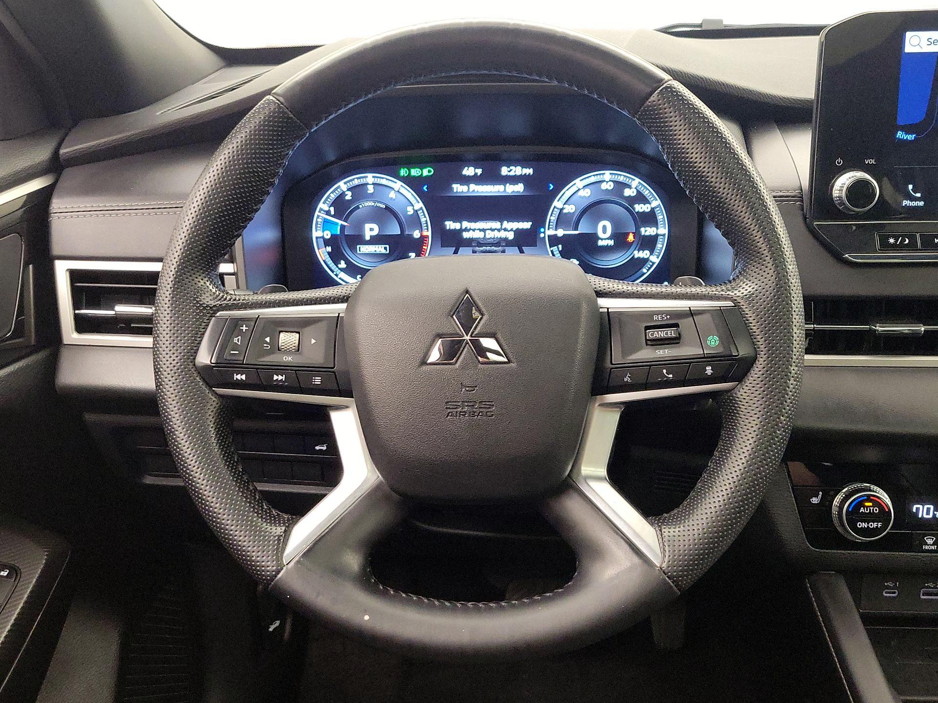 Thumbnail: 2024 Mitsubishi Outlander - 10