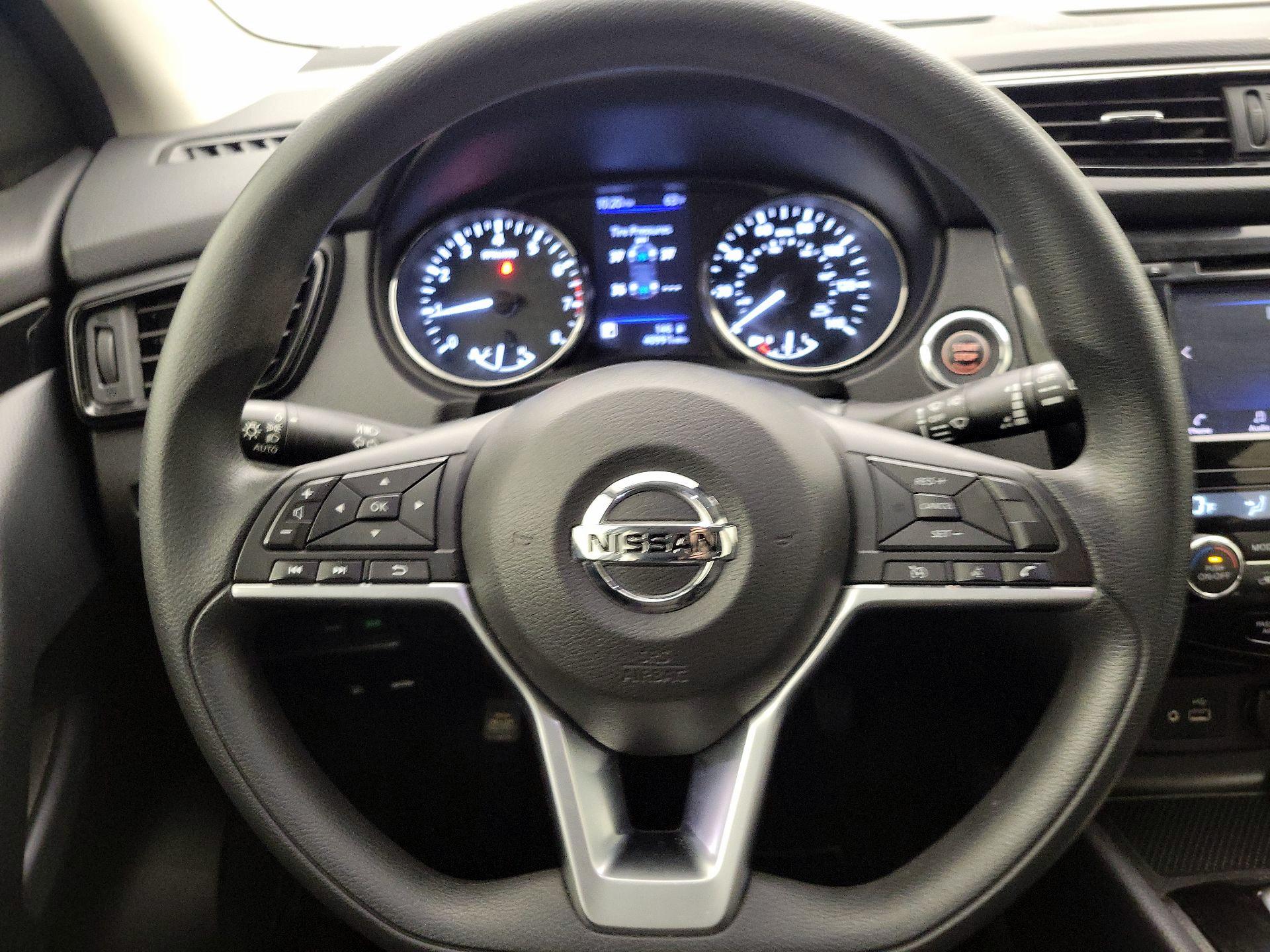 Thumbnail: 2020 Nissan Rogue Sport - 10