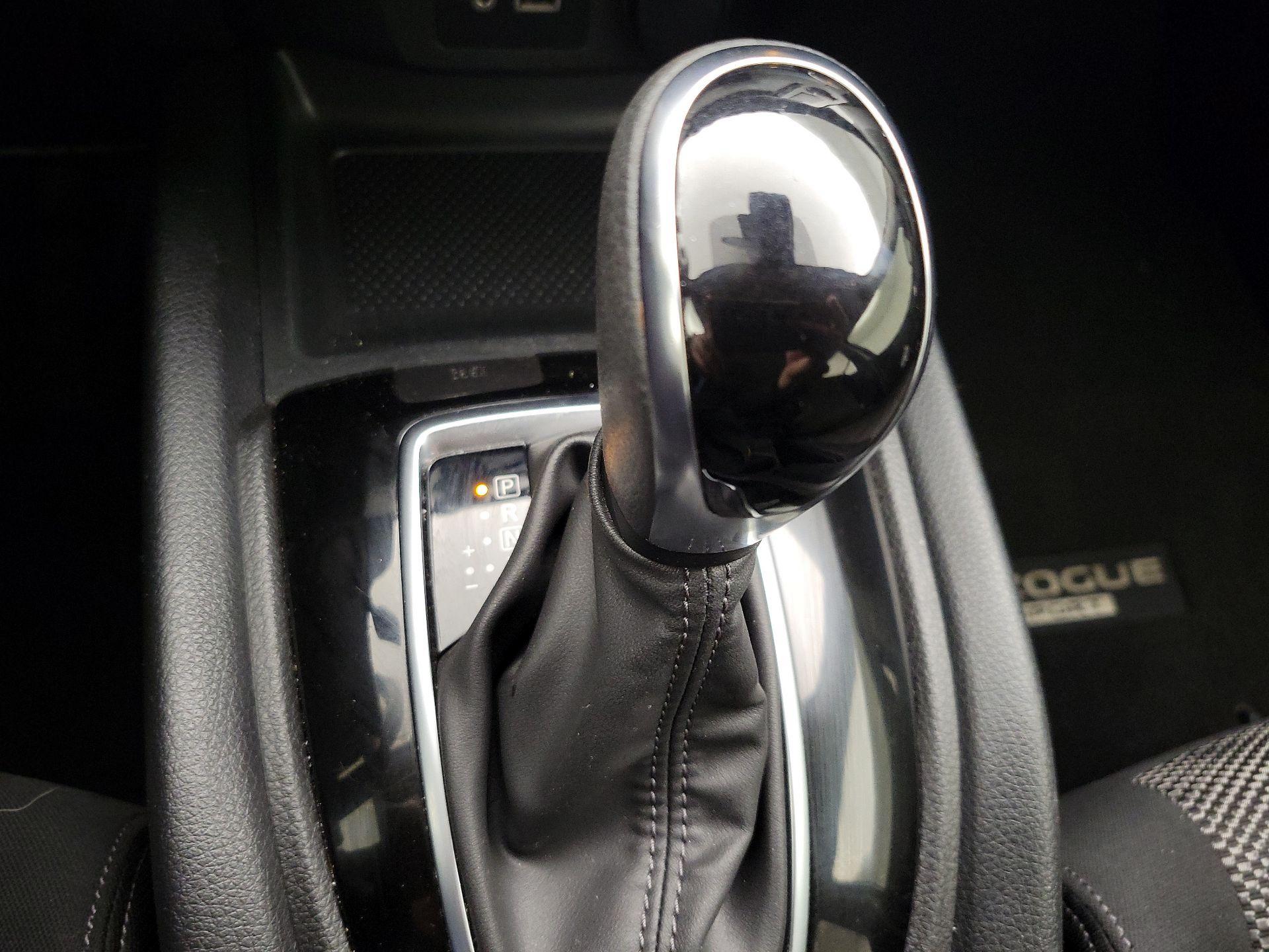 Thumbnail: 2020 Nissan Rogue Sport - 17