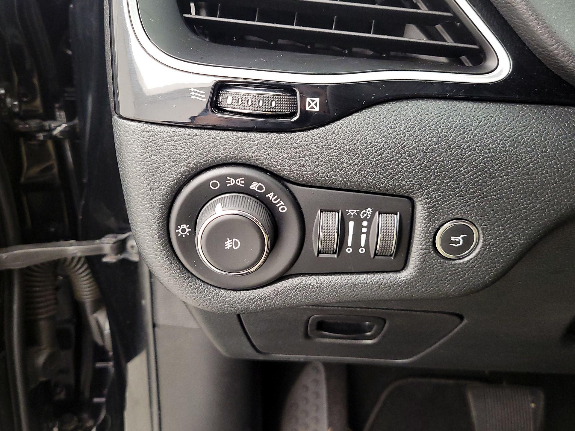 Thumbnail: 2020 Jeep Cherokee - 13