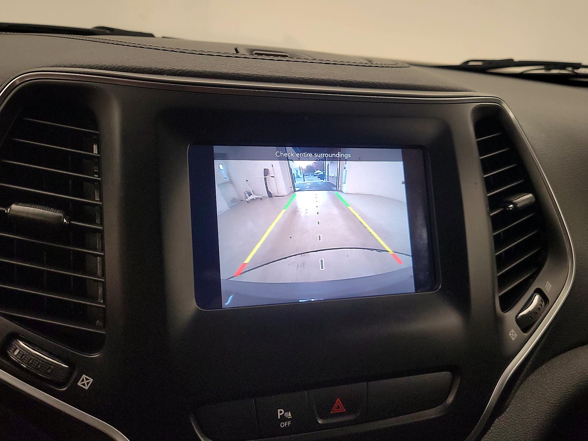 Thumbnail: 2020 Jeep Cherokee - 14