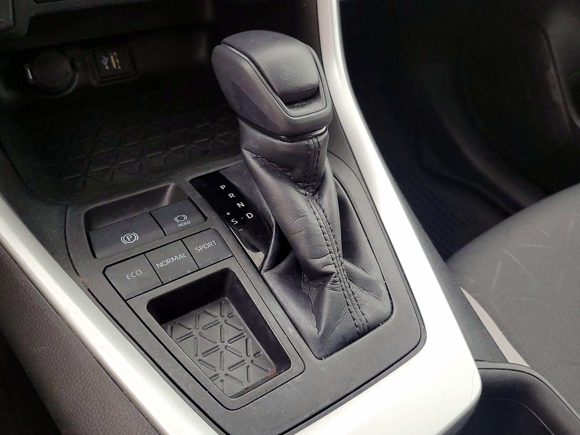 Thumbnail: 2023 Toyota RAV4 - 17