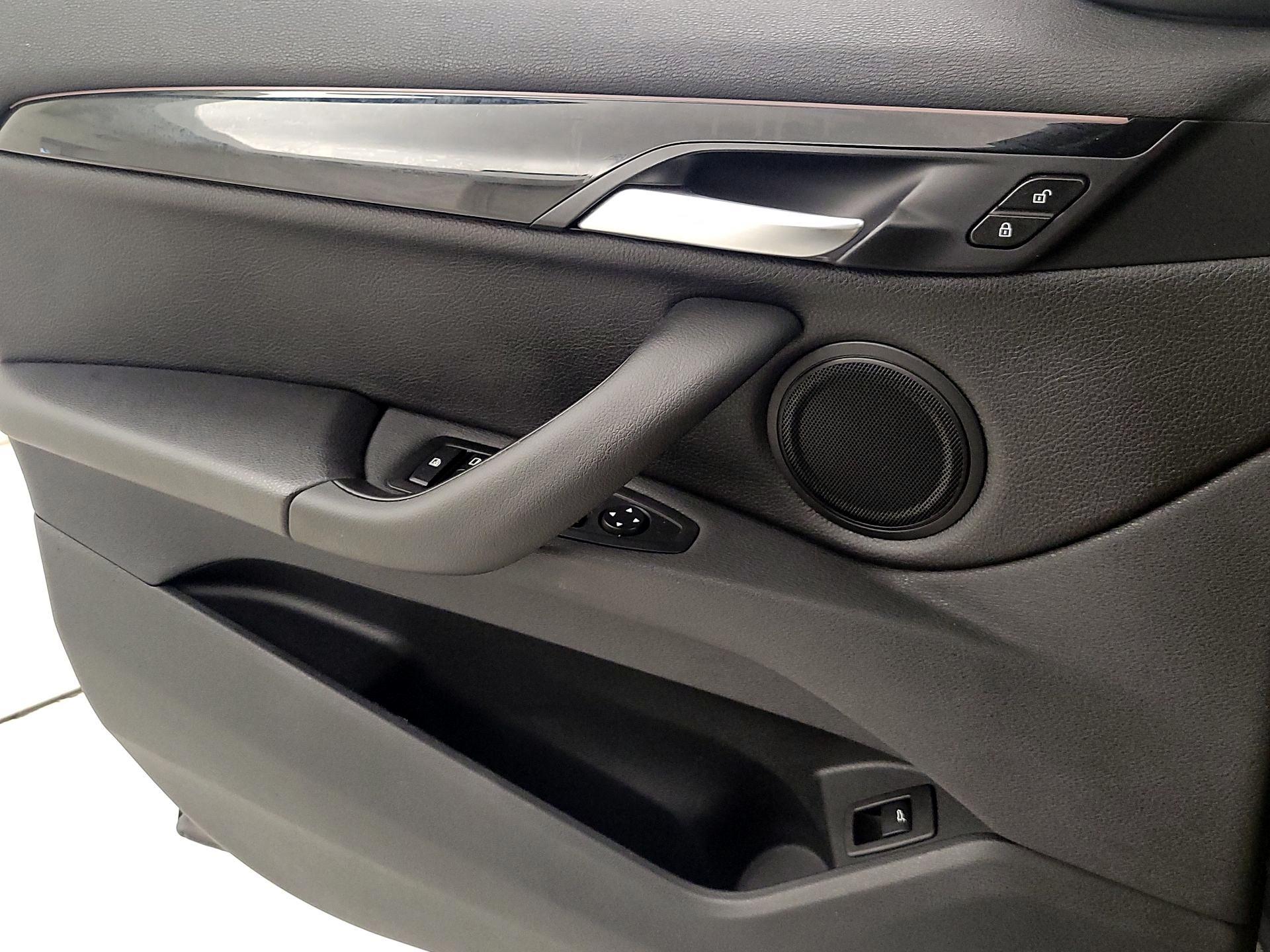 Thumbnail: 2017 BMW X1 - 12