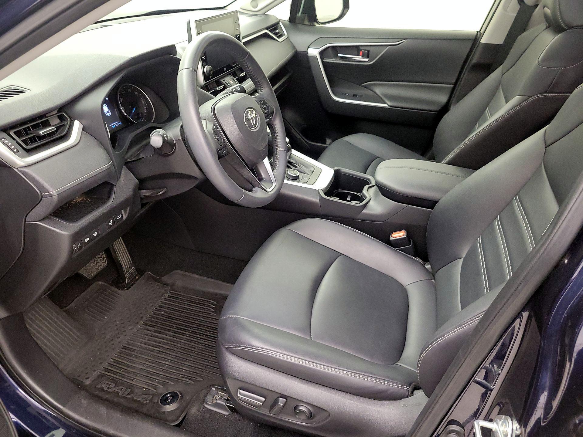 Thumbnail: 2022 Toyota RAV4 - 11