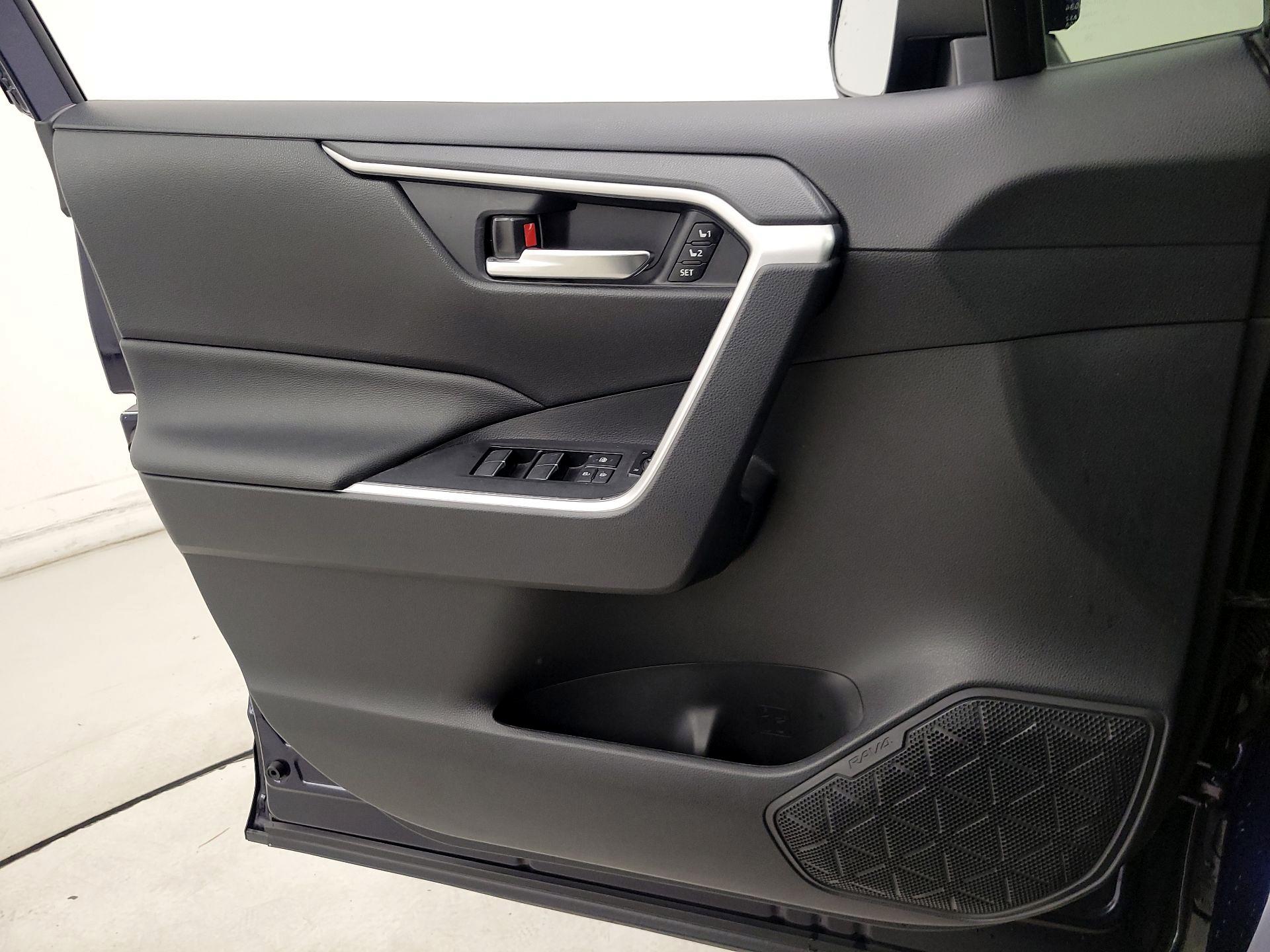 Thumbnail: 2022 Toyota RAV4 - 12