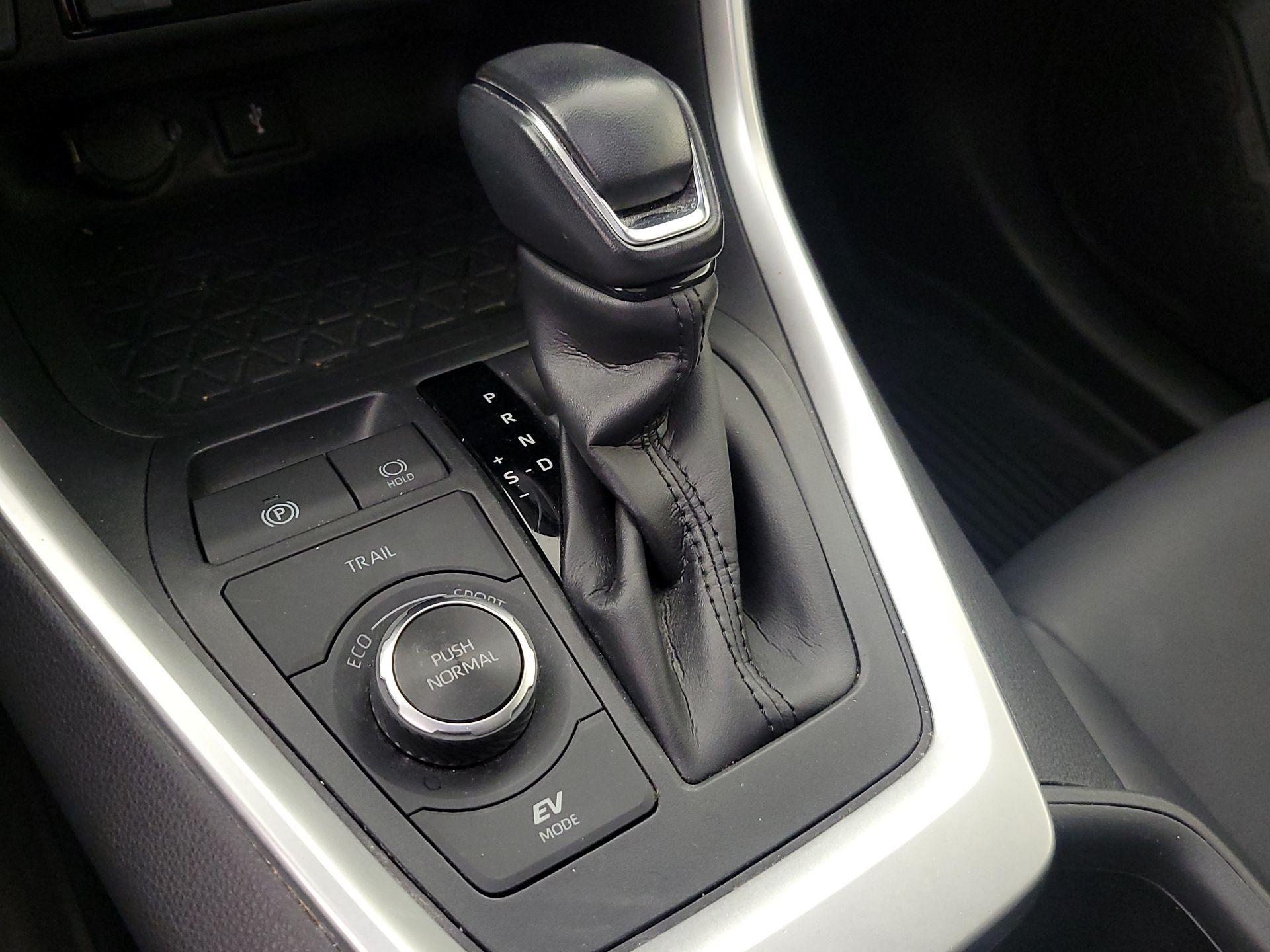 Thumbnail: 2022 Toyota RAV4 - 17