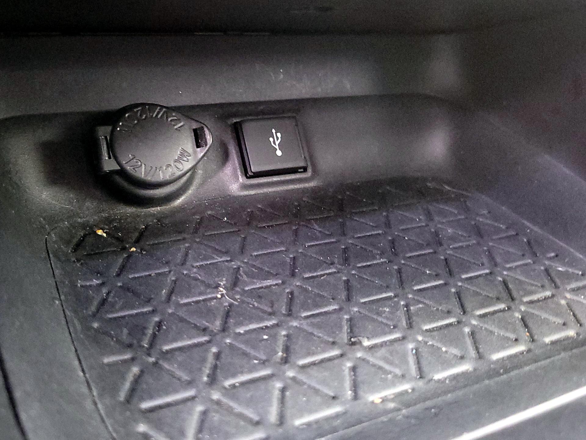 Thumbnail: 2022 Toyota RAV4 - 18