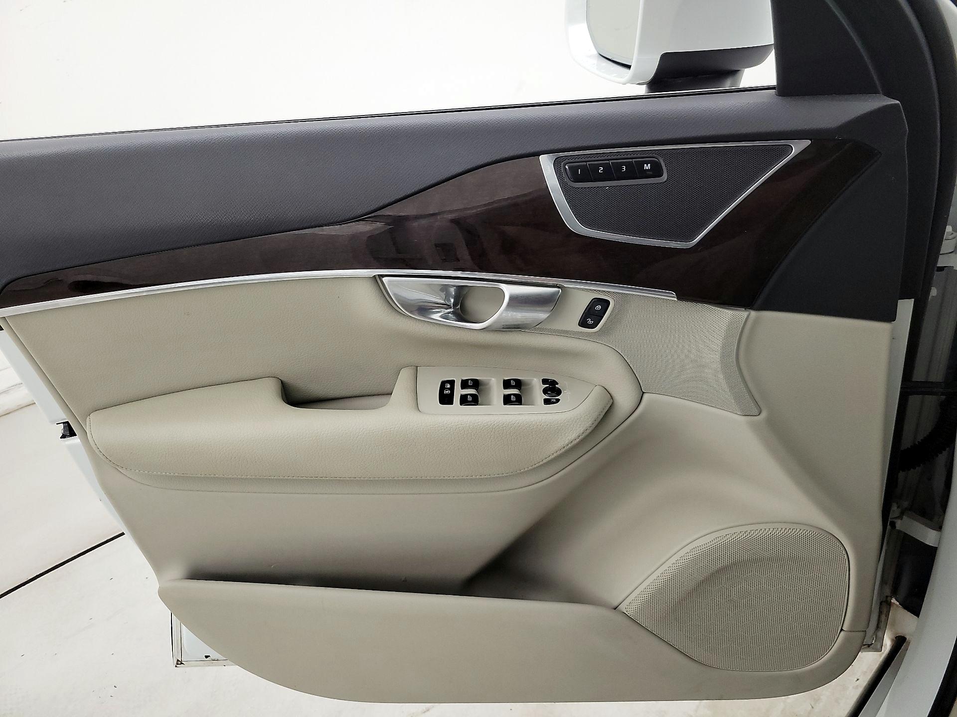 Thumbnail: 2019 Volvo XC90 - 12