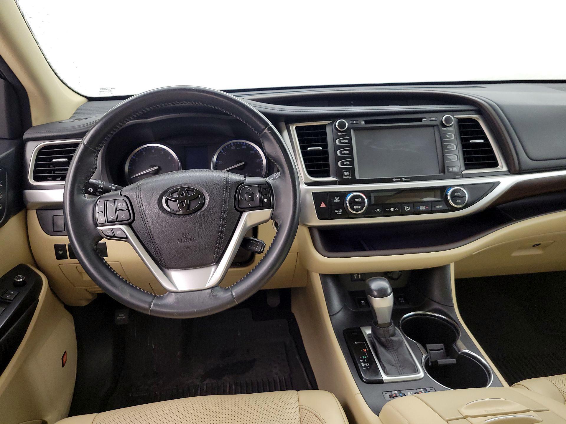 Thumbnail: 2015 Toyota Highlander - 10