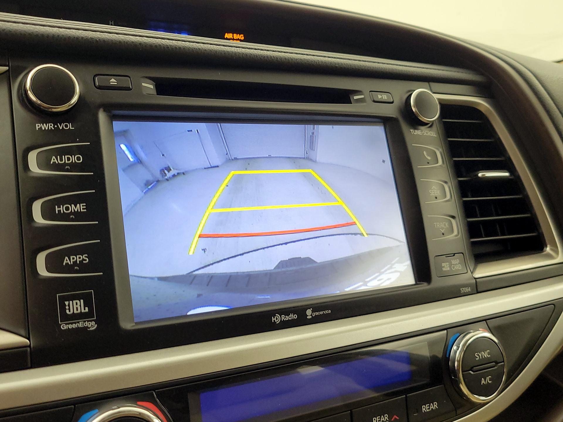 Thumbnail: 2015 Toyota Highlander - 15