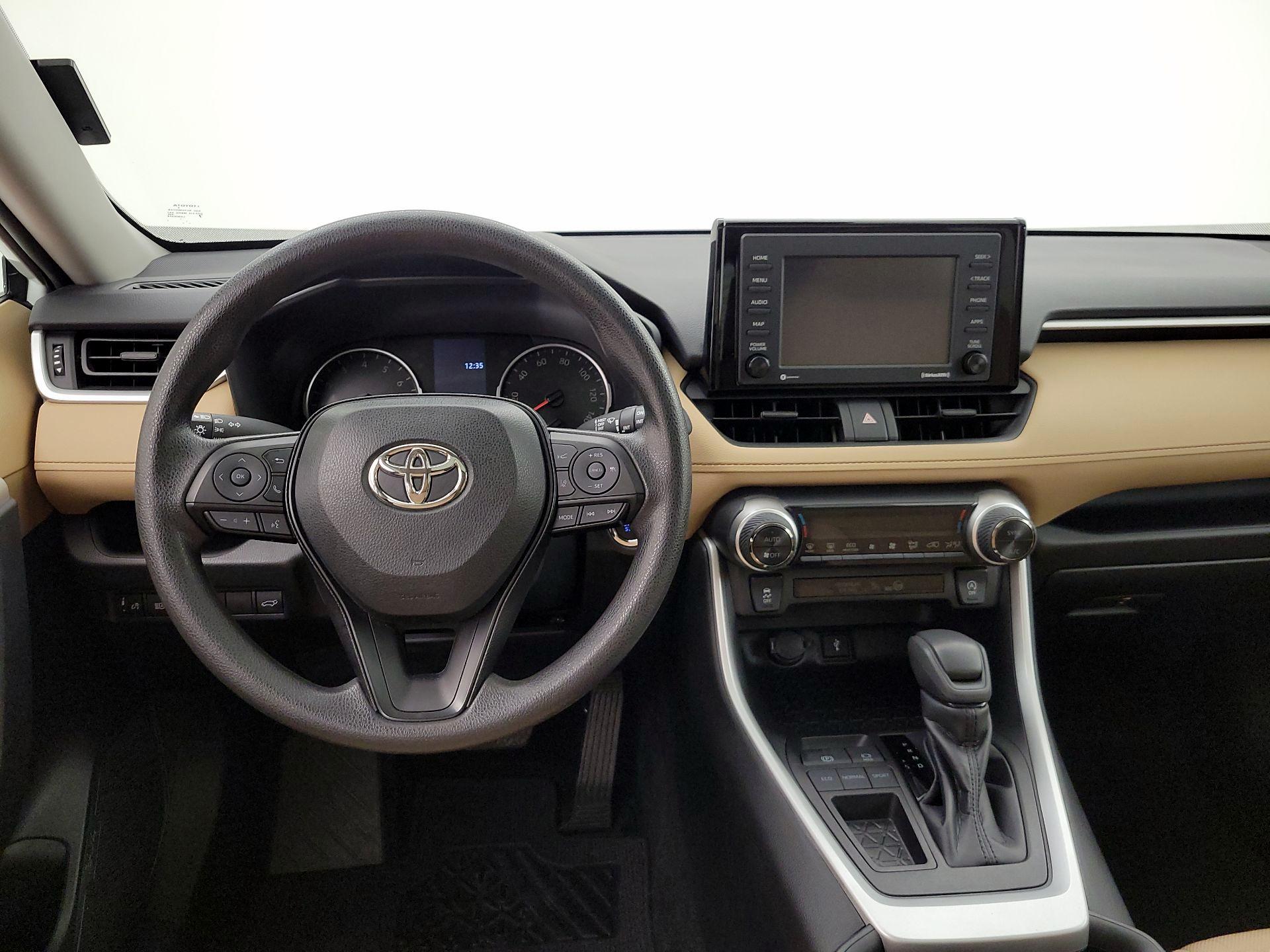 Thumbnail: 2022 Toyota RAV4 - 10