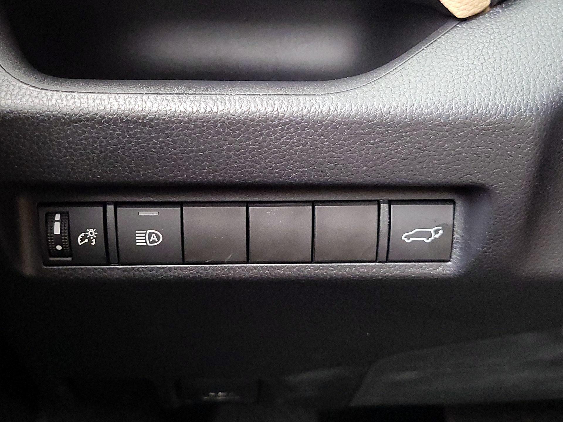 Thumbnail: 2022 Toyota RAV4 - 13