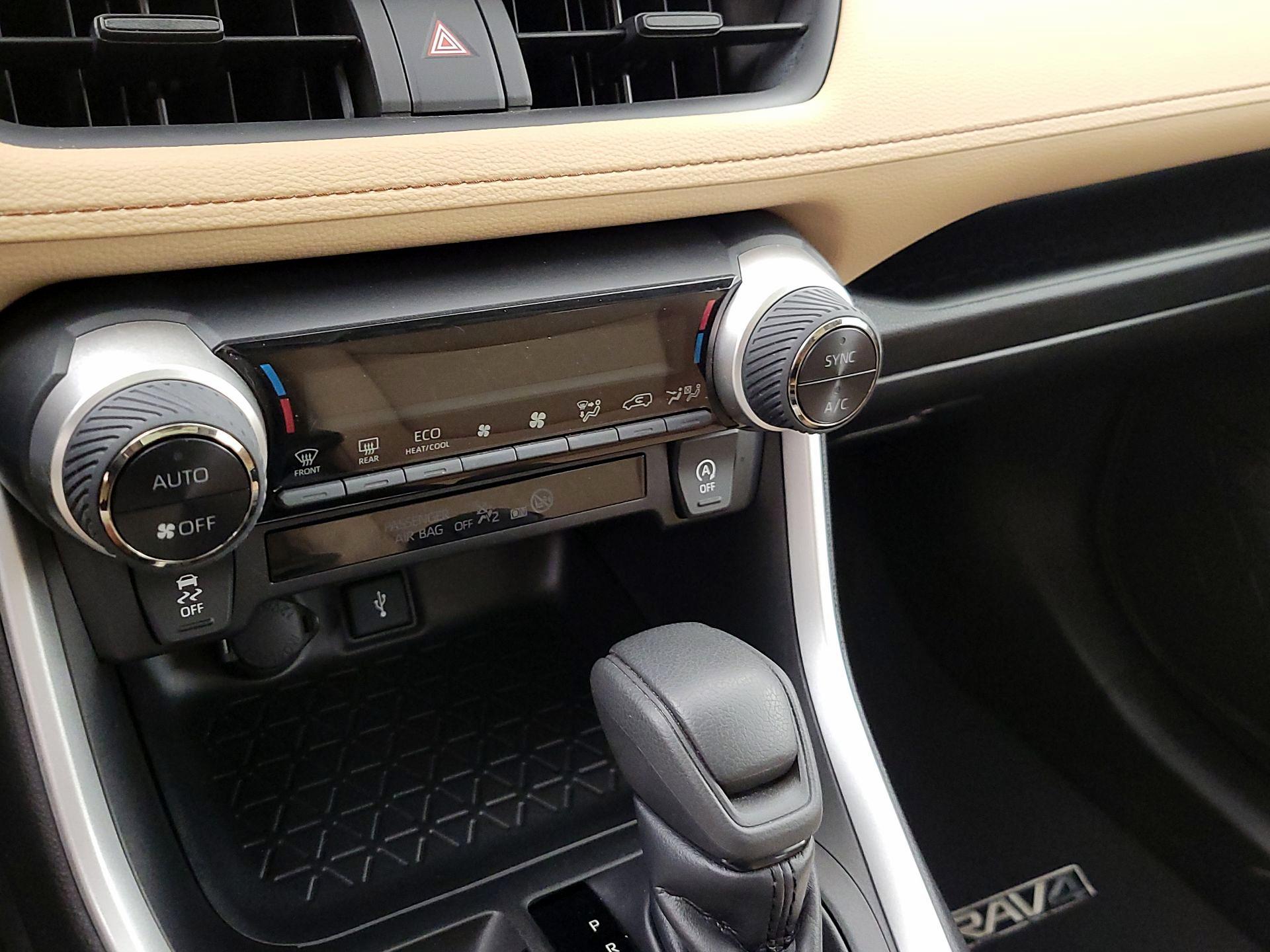 Thumbnail: 2022 Toyota RAV4 - 16