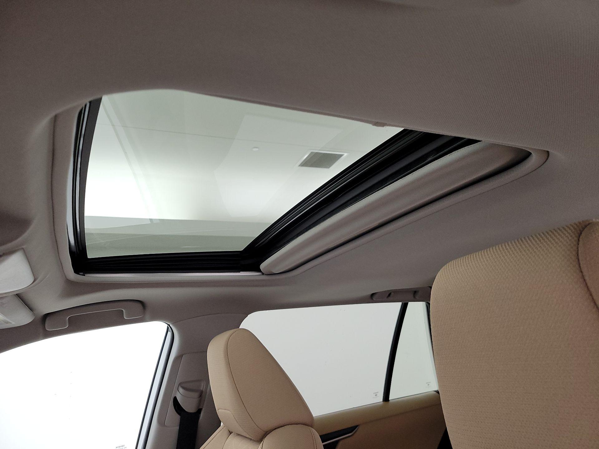 Thumbnail: 2022 Toyota RAV4 - 19