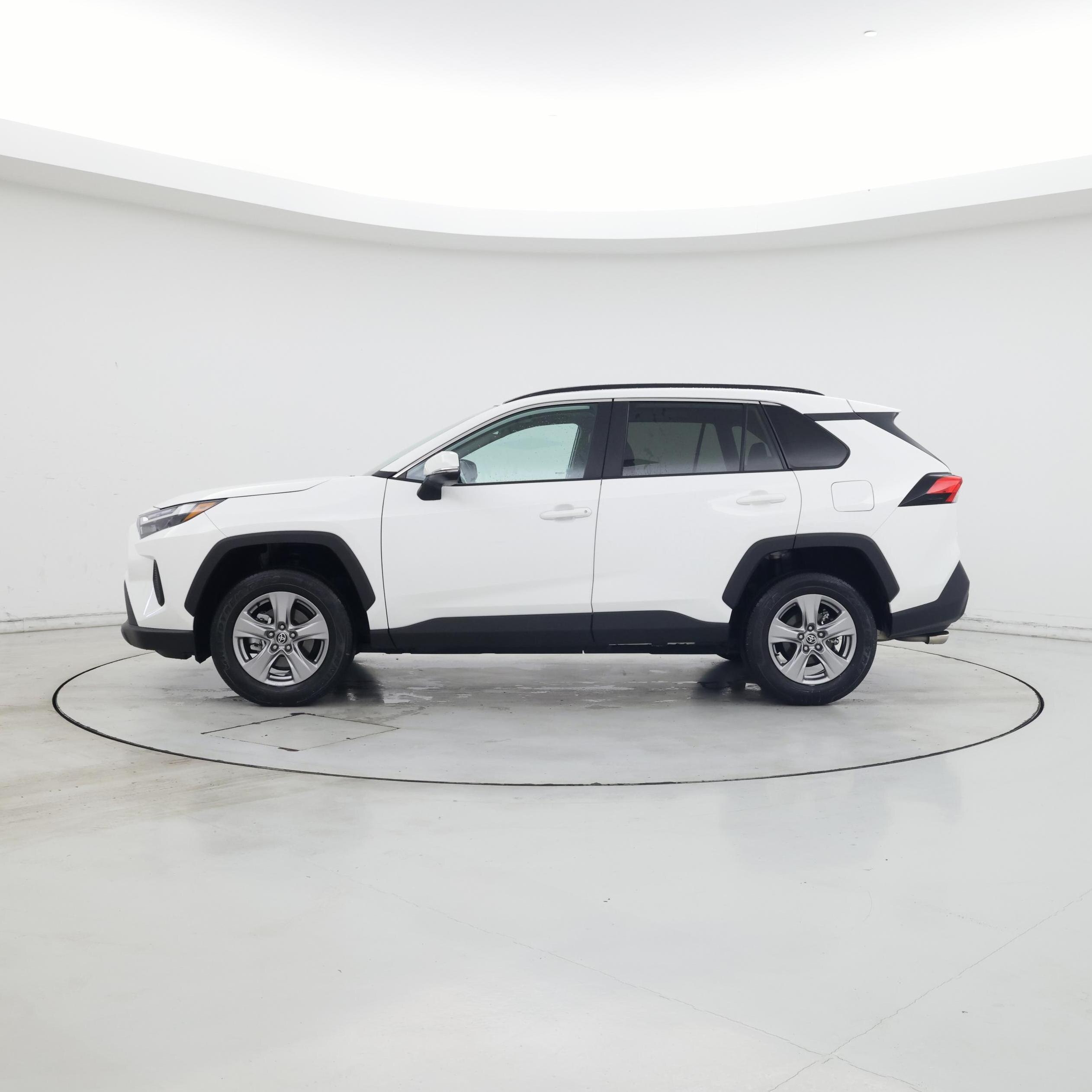 Thumbnail: 2022 Toyota RAV4 - 3