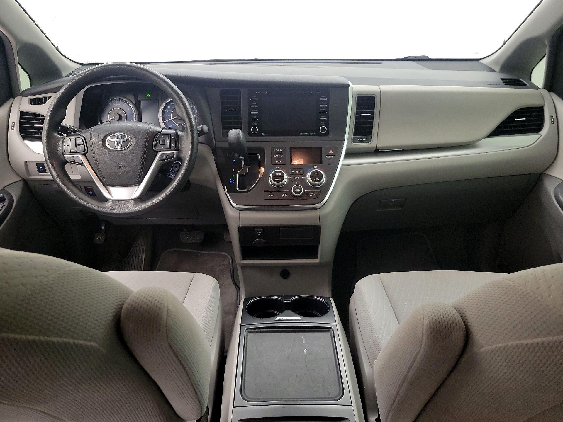 Thumbnail: 2019 Toyota Sienna - 9