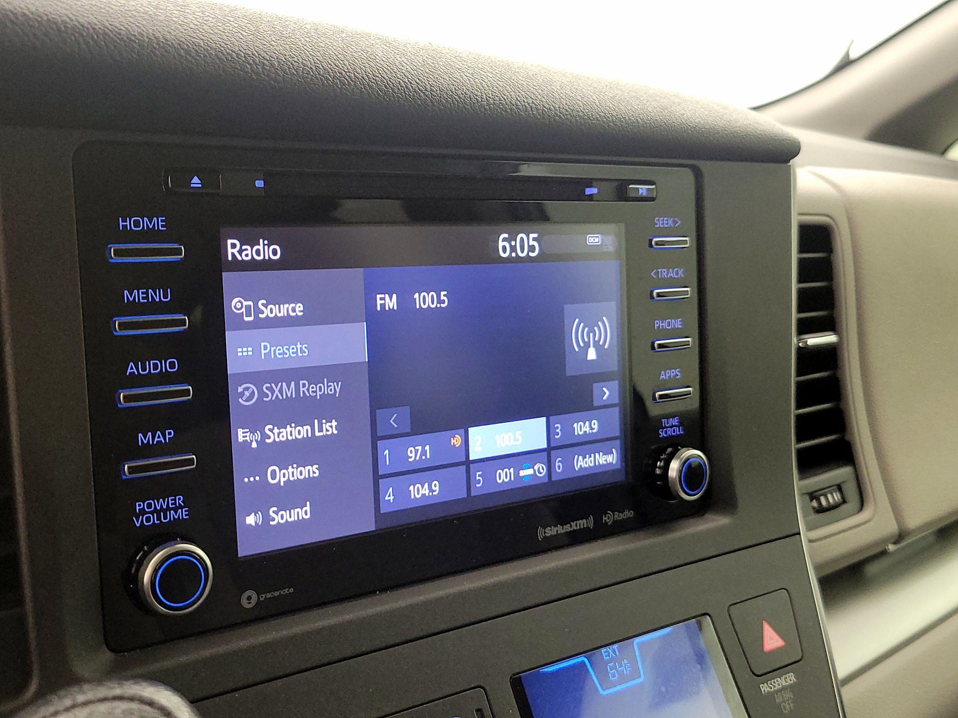 Thumbnail: 2019 Toyota Sienna - 15