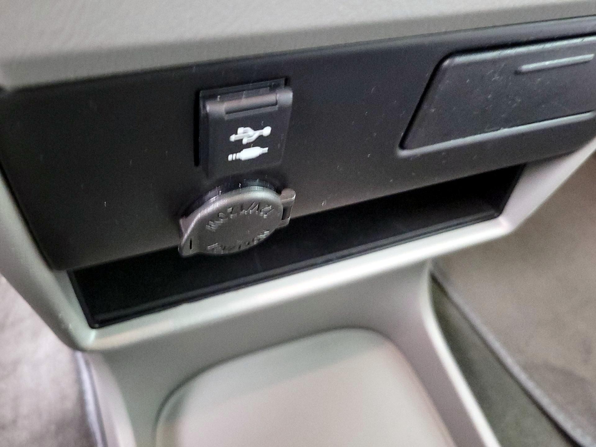 Thumbnail: 2019 Toyota Sienna - 18