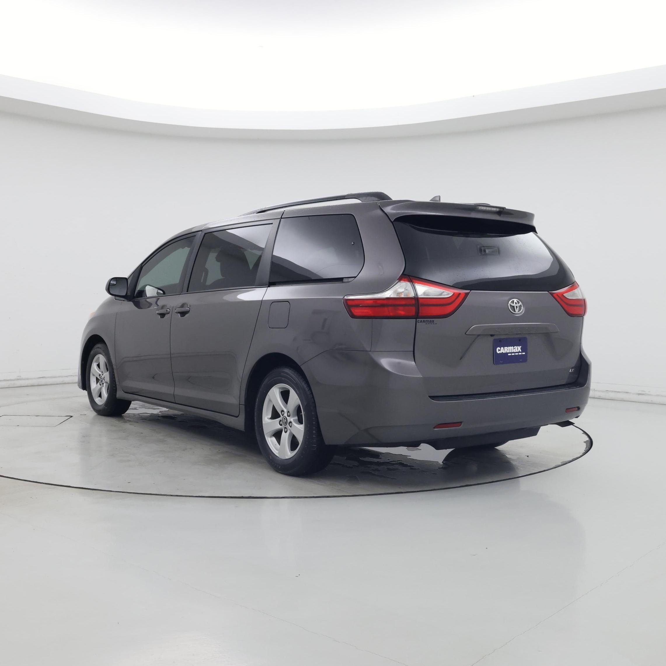 Thumbnail: 2019 Toyota Sienna - 2