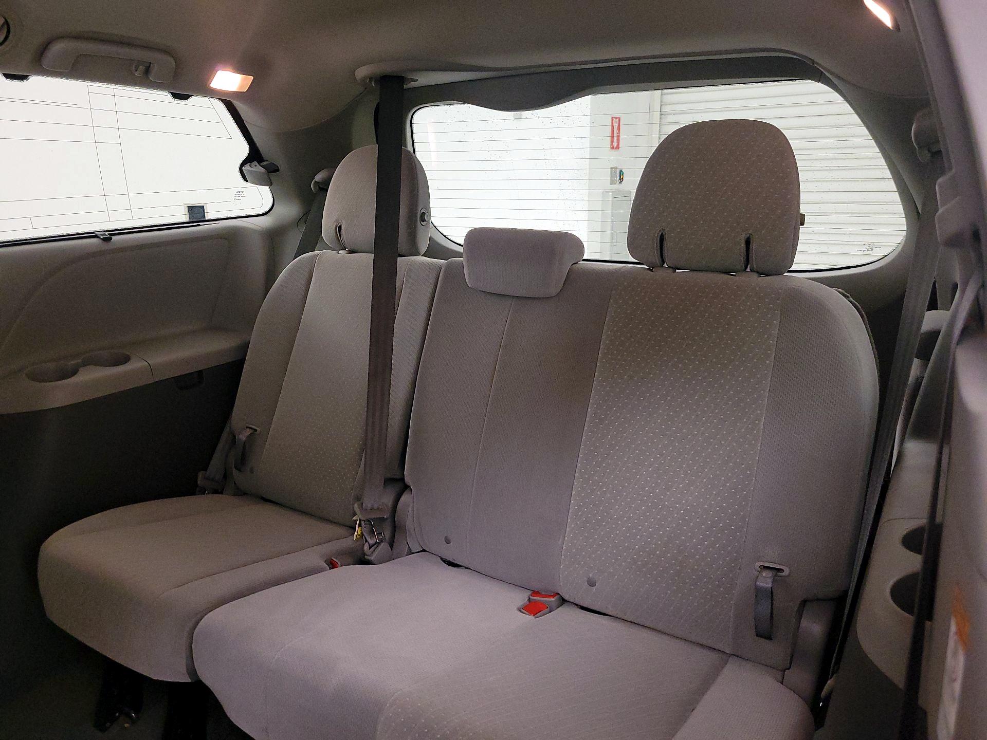 Thumbnail: 2019 Toyota Sienna - 20