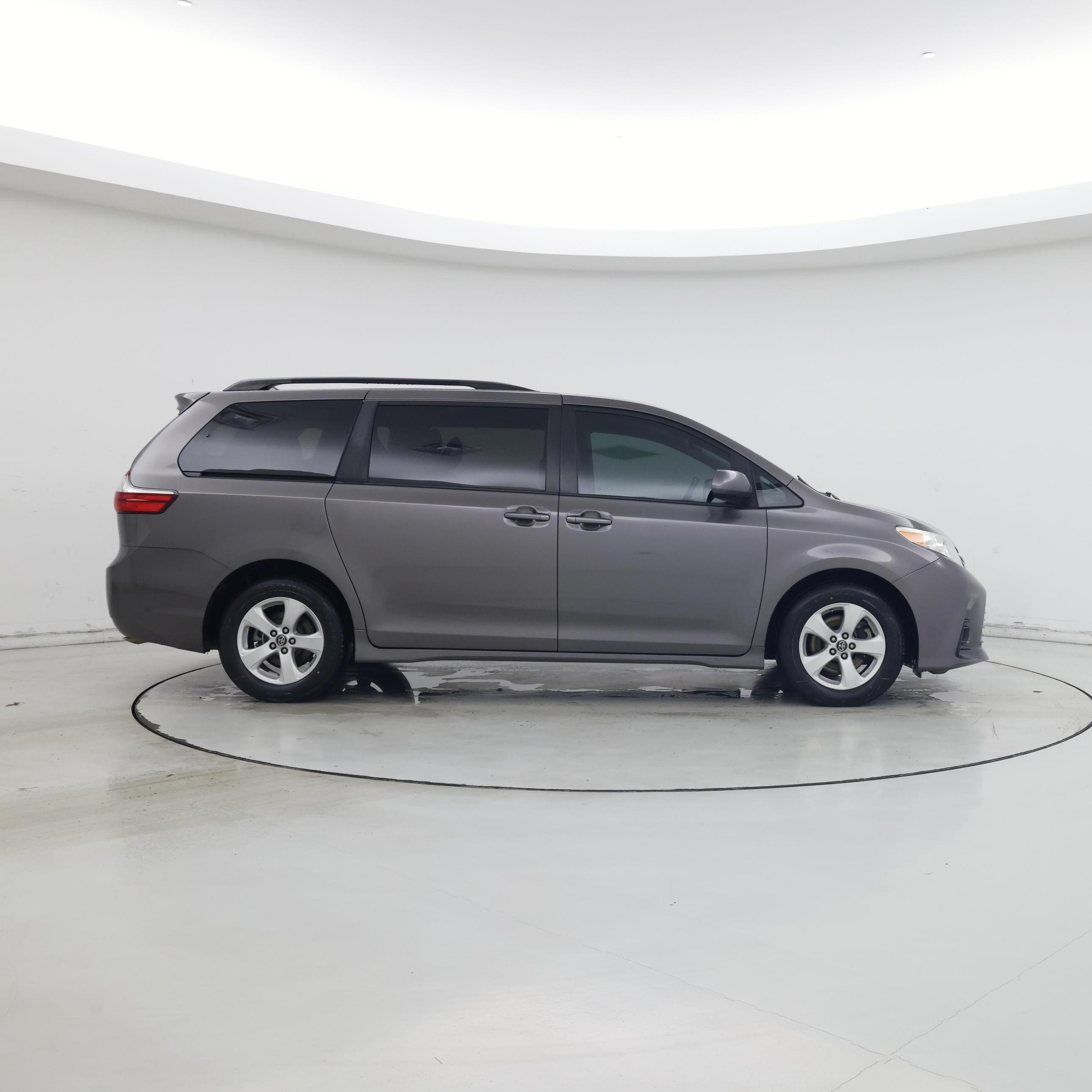 Thumbnail: 2019 Toyota Sienna - 7