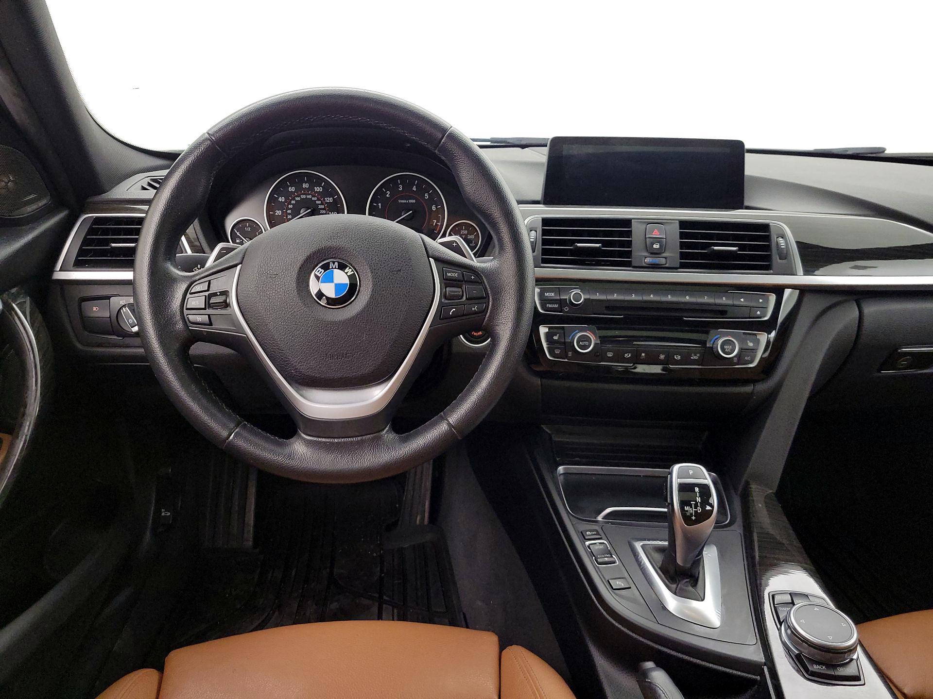 Thumbnail: 2016 BMW 3 Series - 10